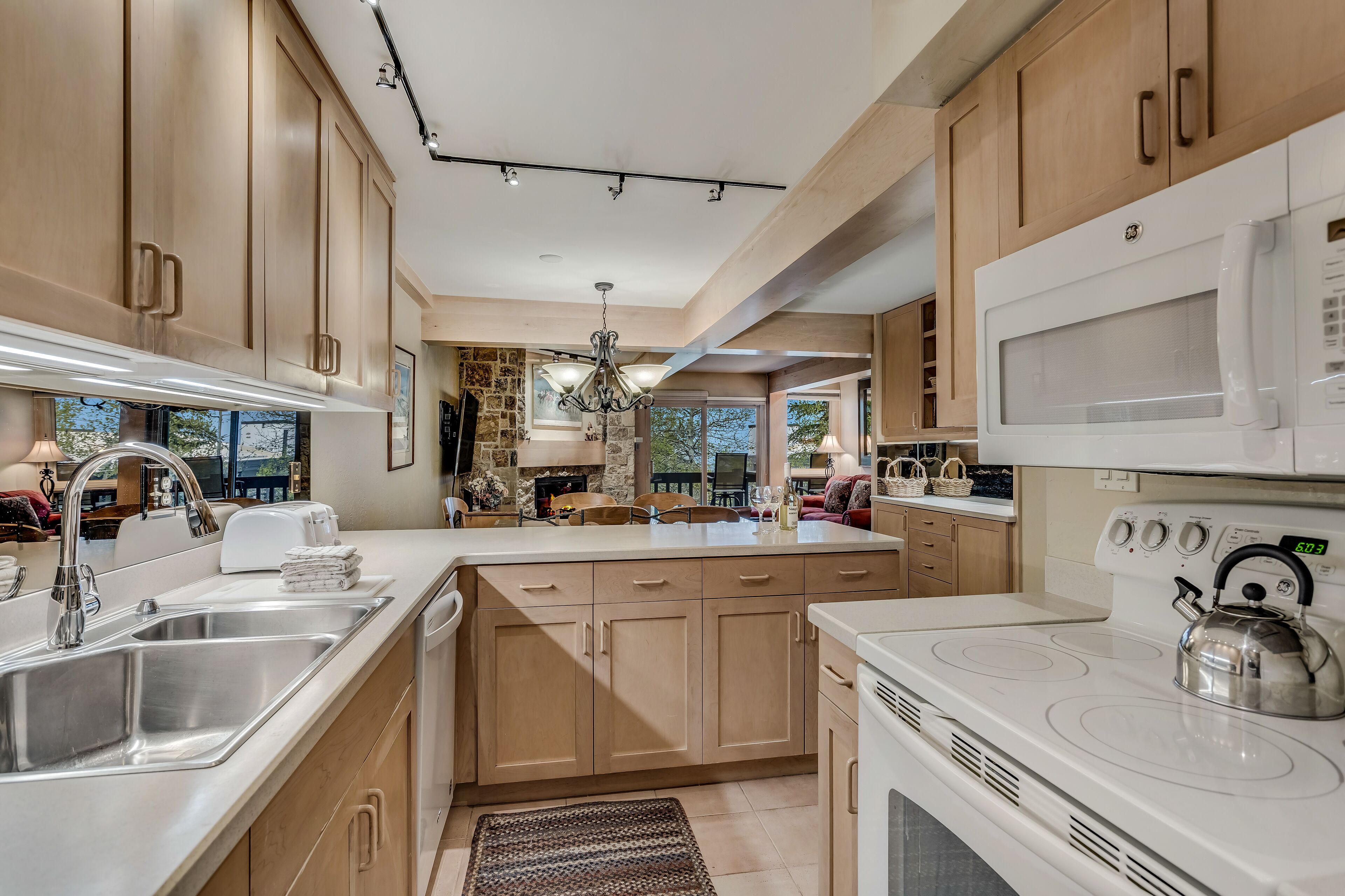 Laurelwood Condominiums Laurelwood Condominiums