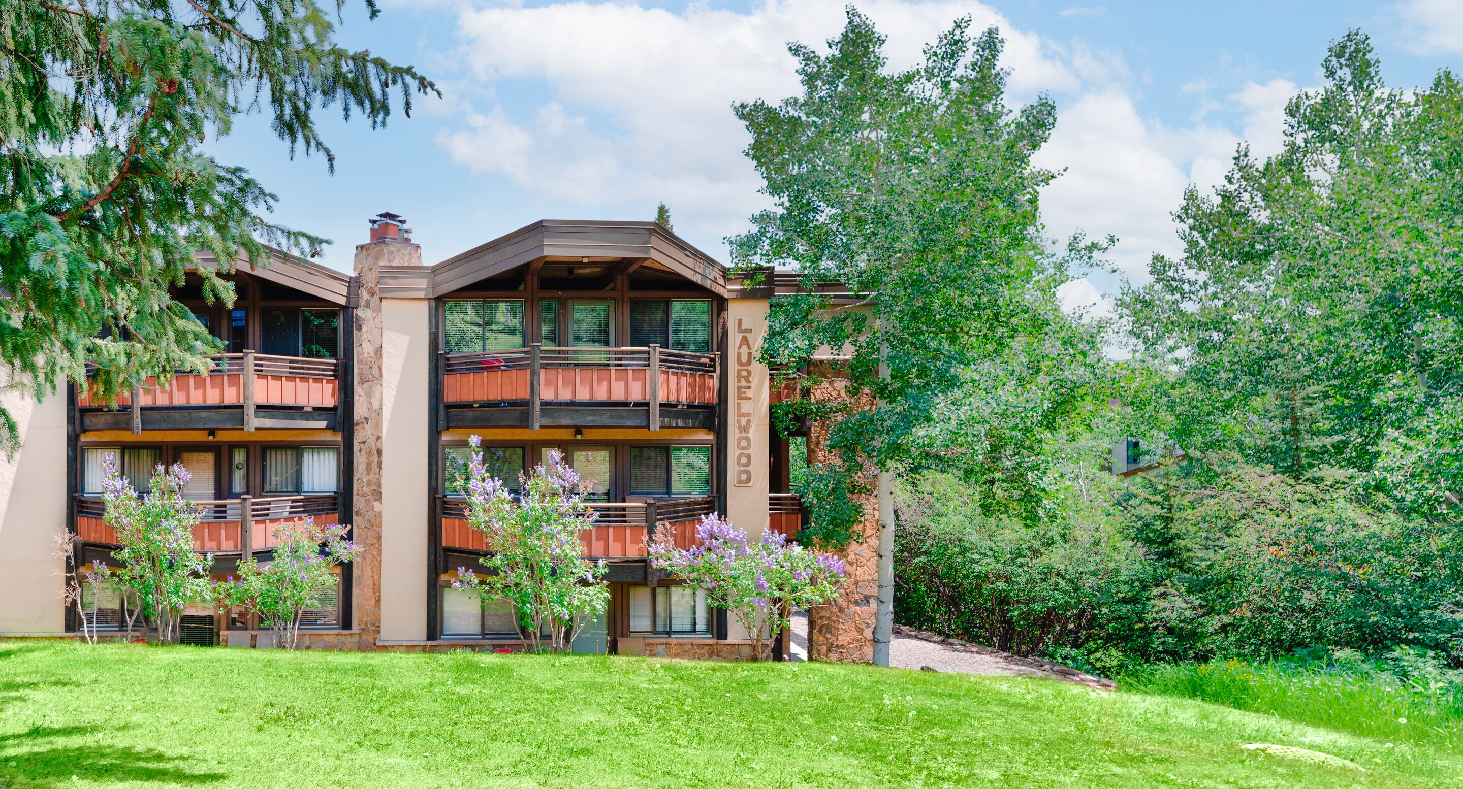 Laurelwood Condominiums Laurelwood Condominiums