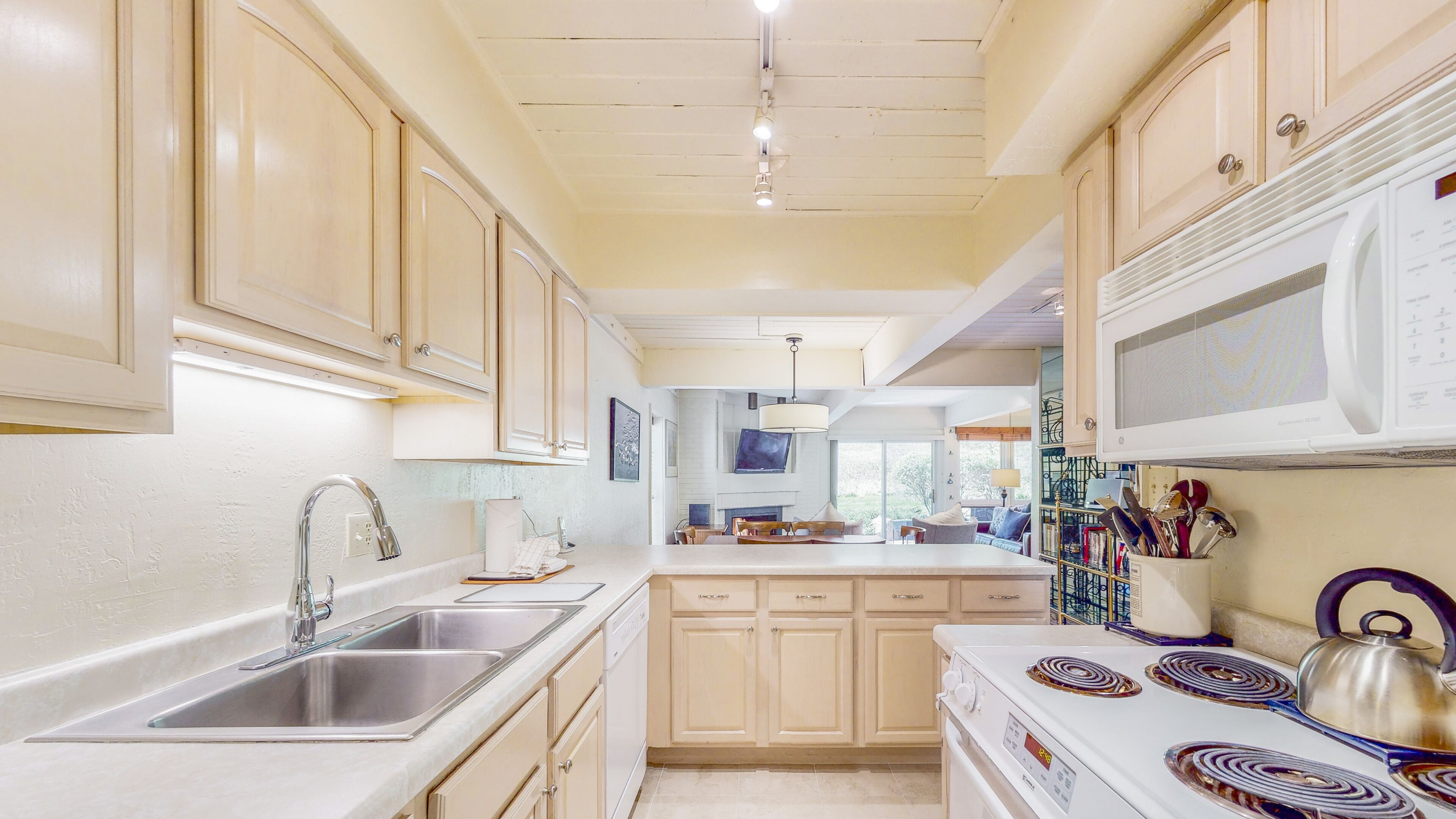 Laurelwood Condominiums Laurelwood Condominiums