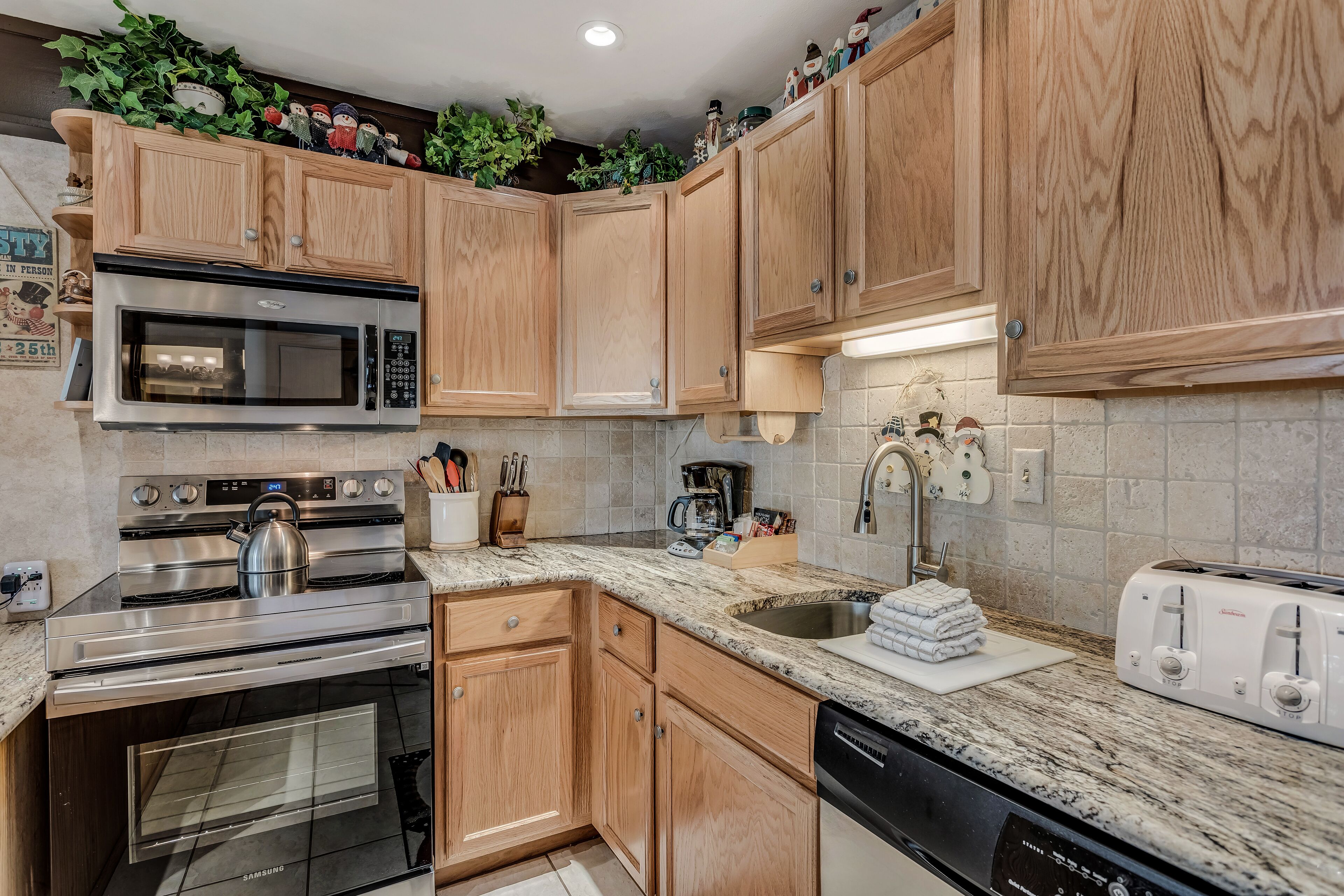 Laurelwood Condominiums Laurelwood Condominiums