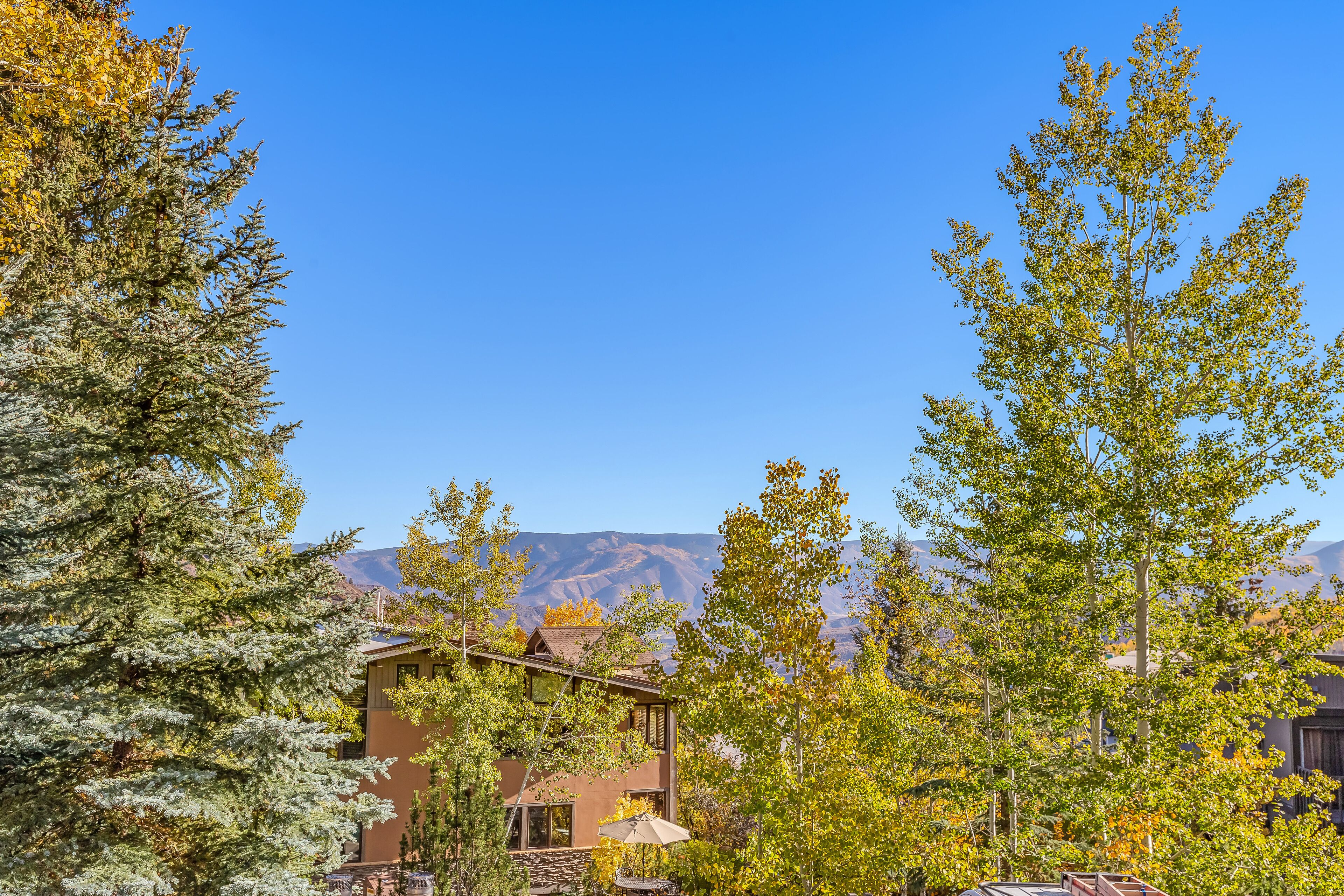 Laurelwood Condominiums Laurelwood Condominiums