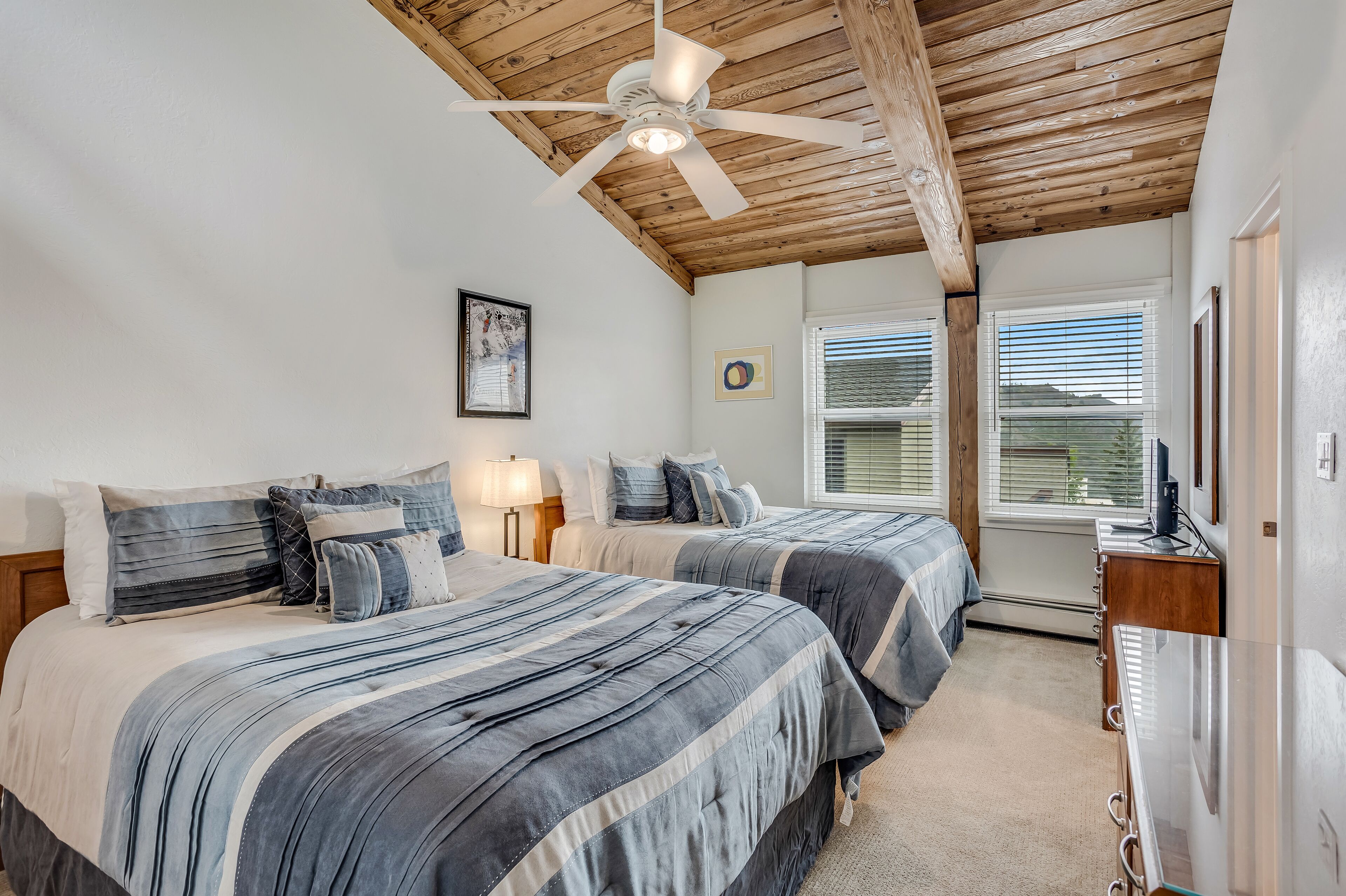 Laurelwood Condominiums Laurelwood Condominiums