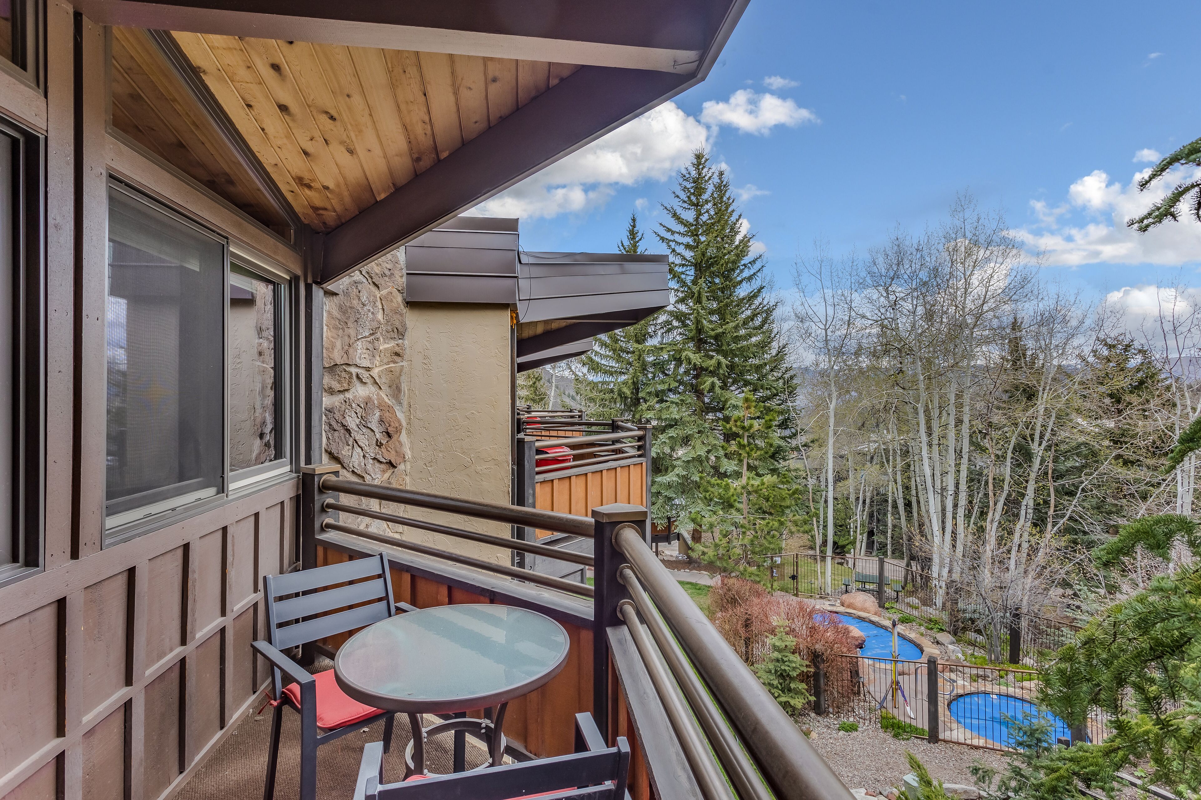 Laurelwood Condominiums Laurelwood Condominiums