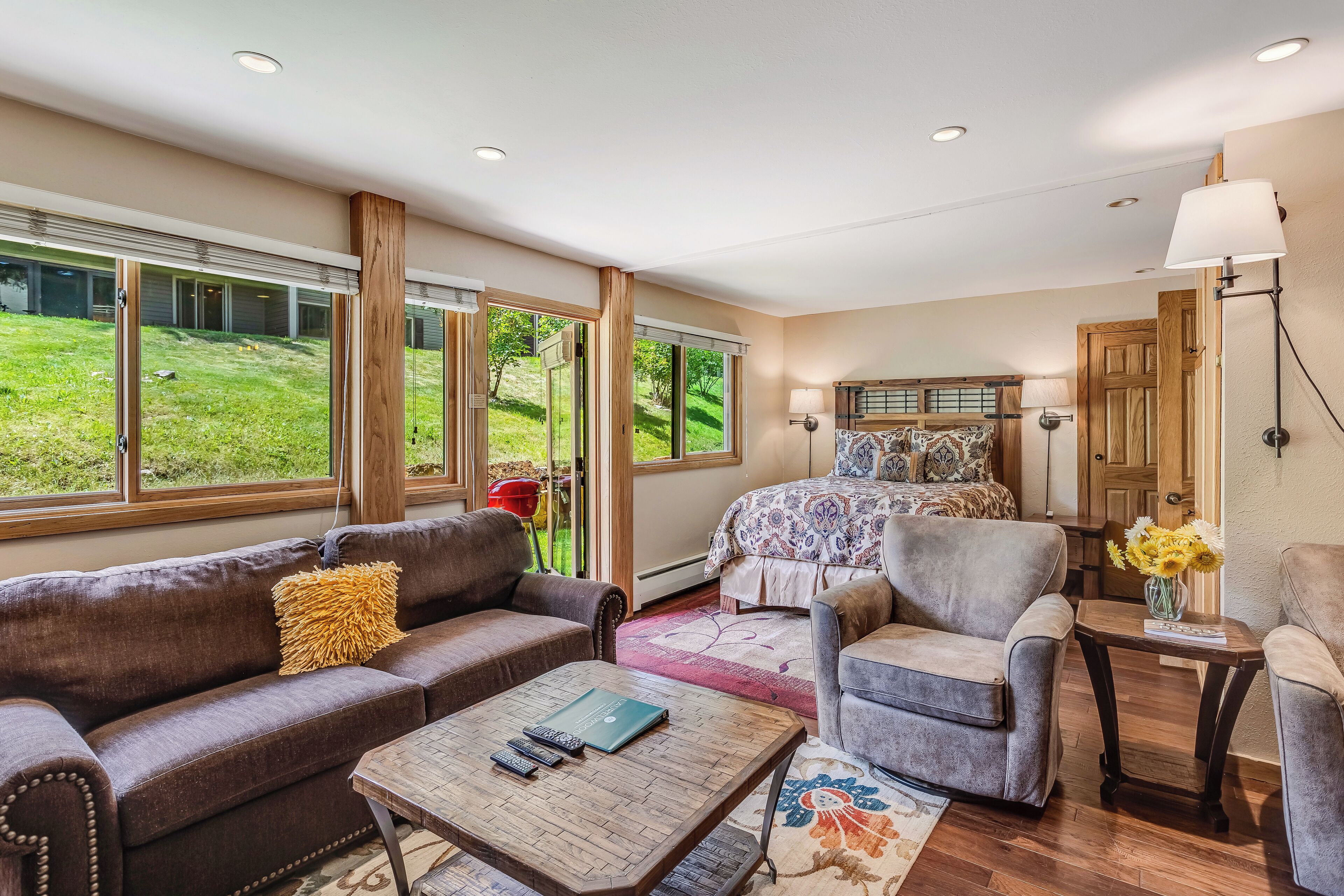 Laurelwood Condominiums Laurelwood Condominiums