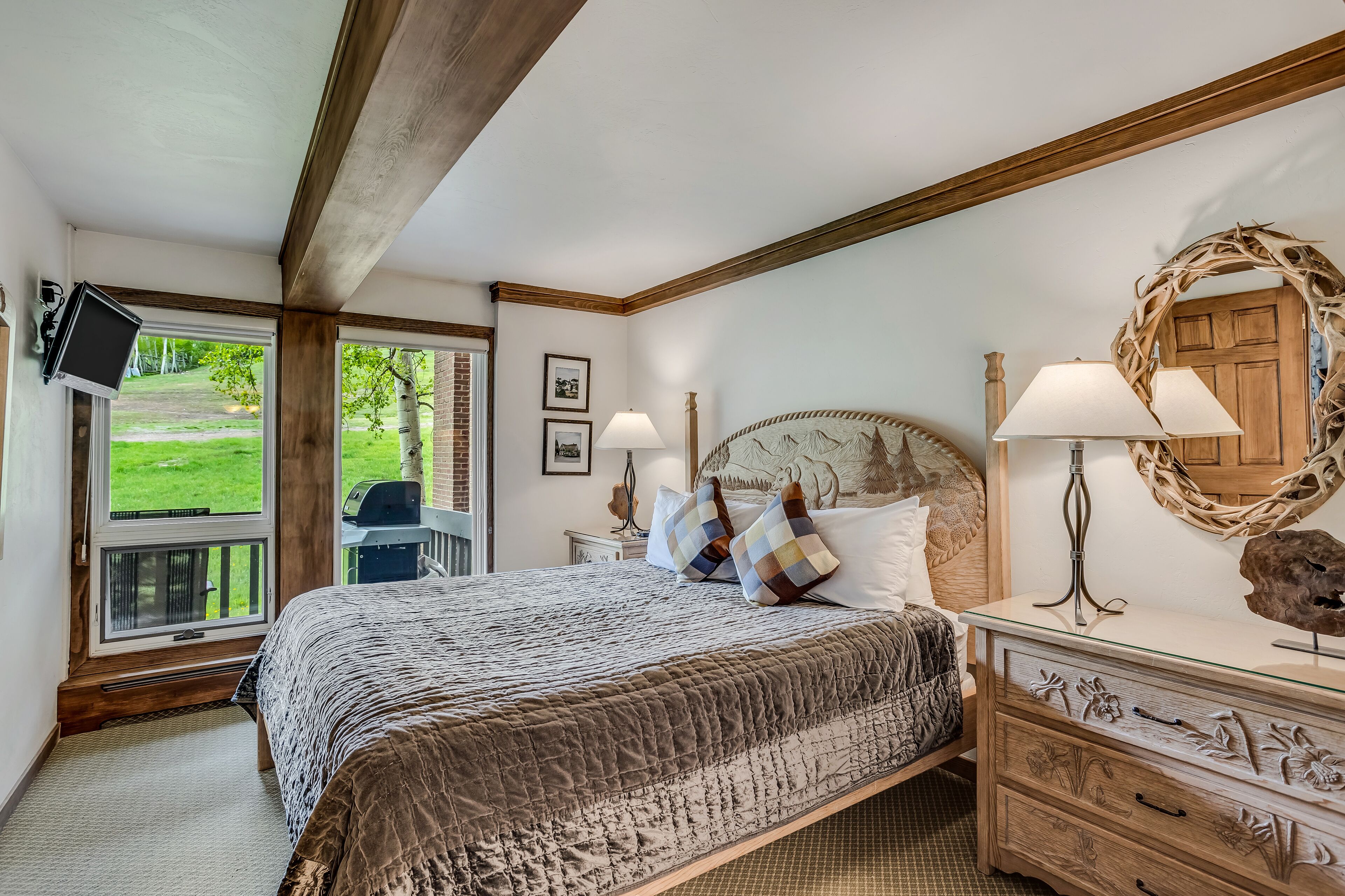 Laurelwood Condominiums Laurelwood Condominiums