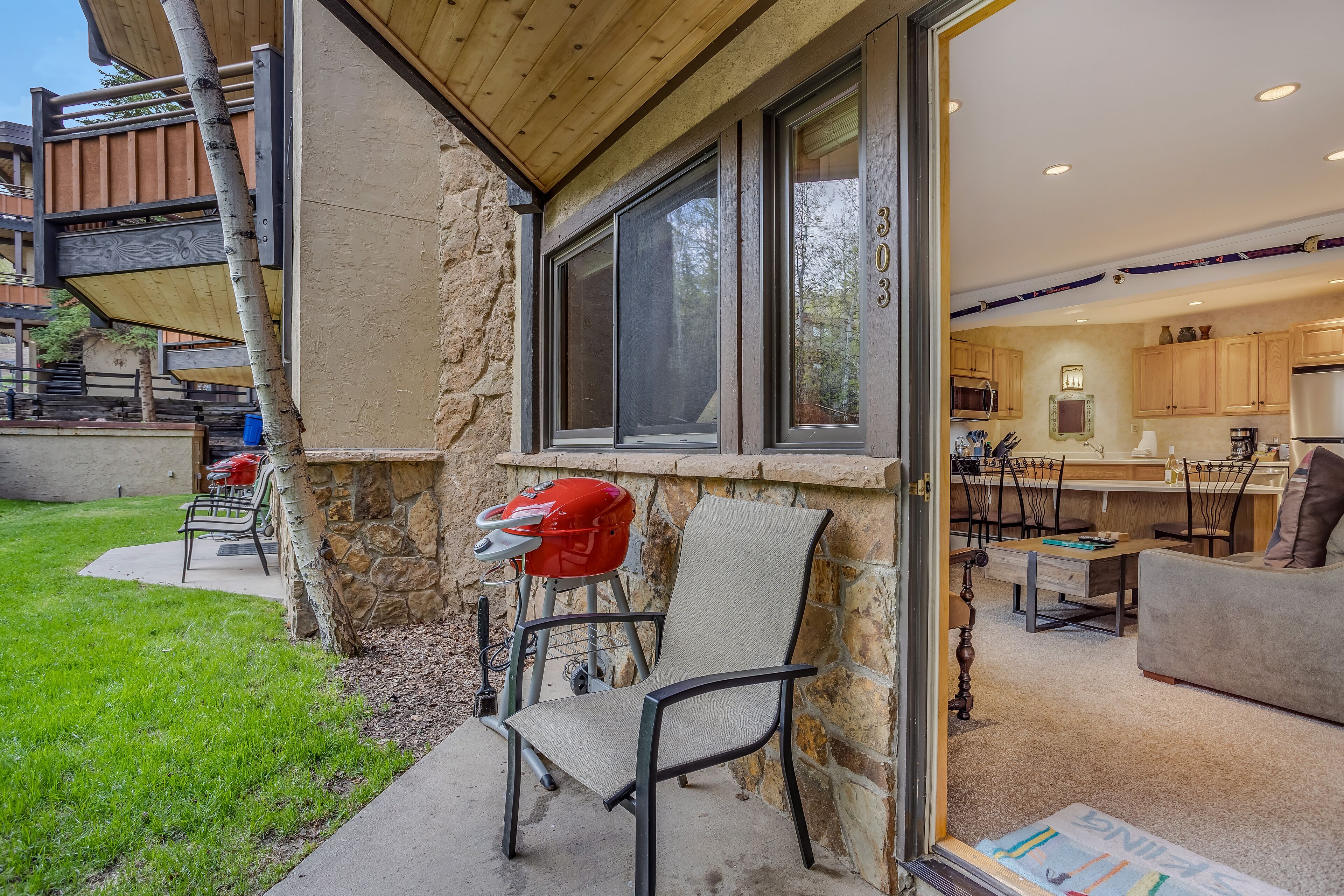 Laurelwood Condominiums Laurelwood Condominiums