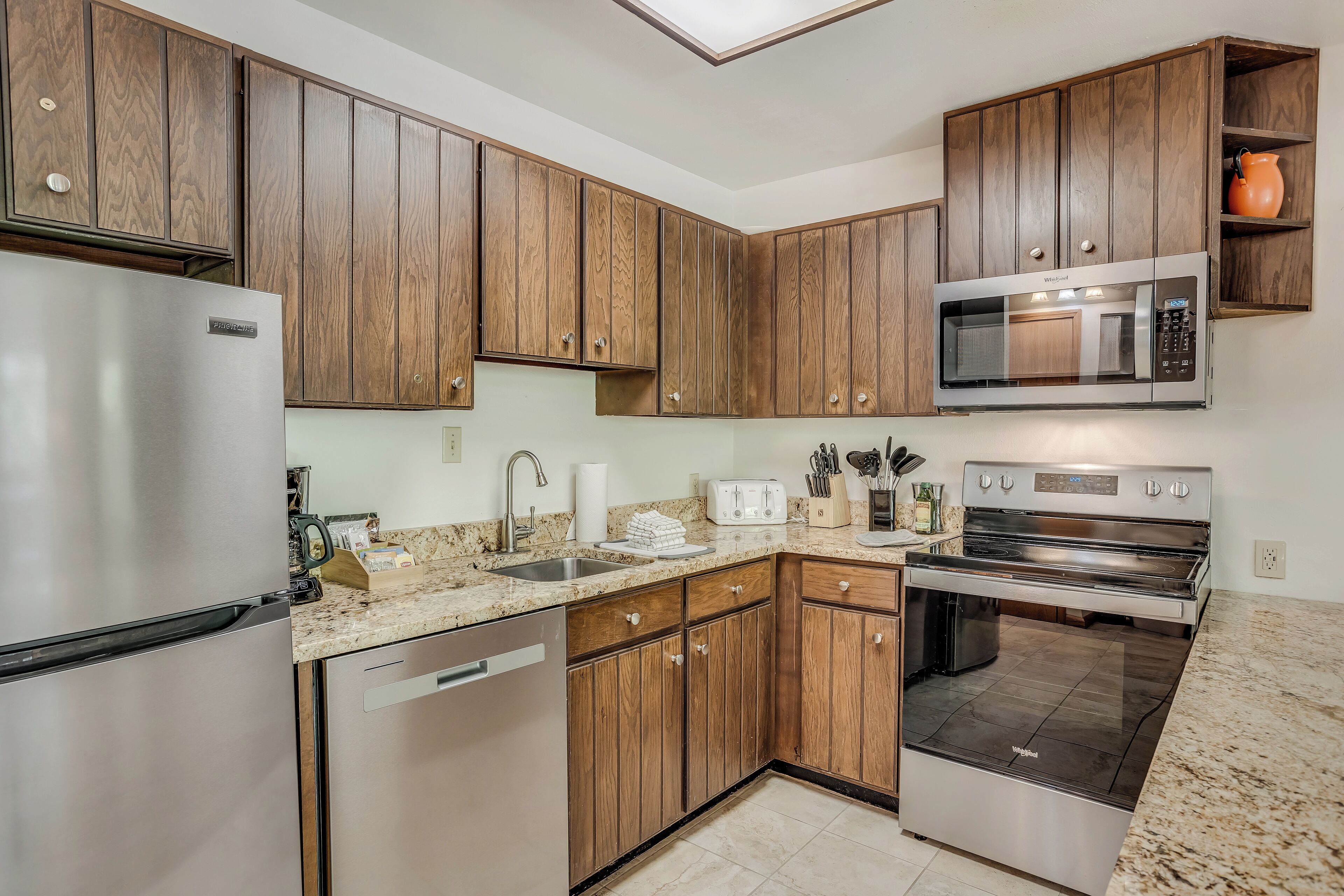 Laurelwood Condominiums Laurelwood Condominiums
