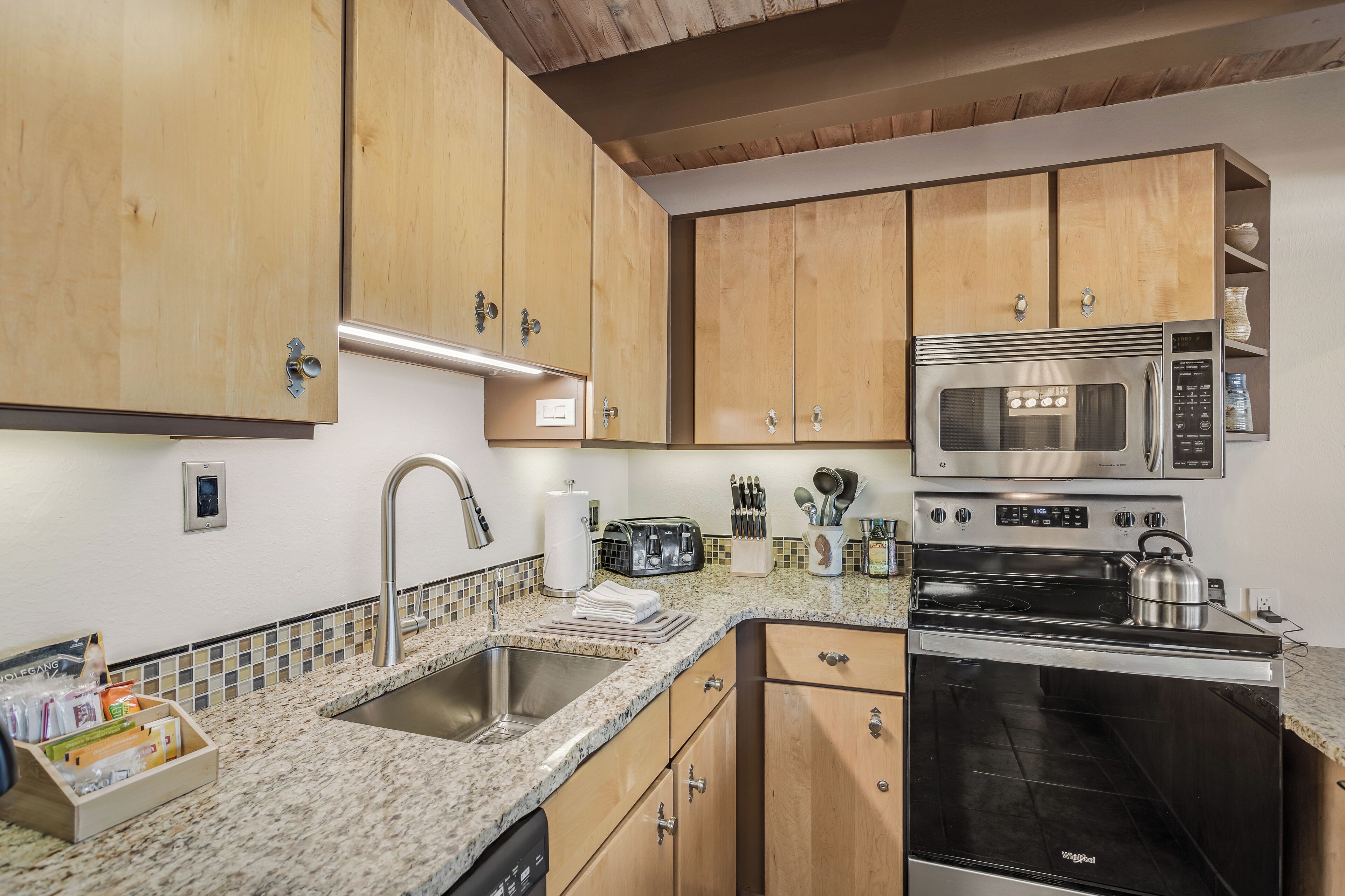 Laurelwood Condominiums Laurelwood Condominiums