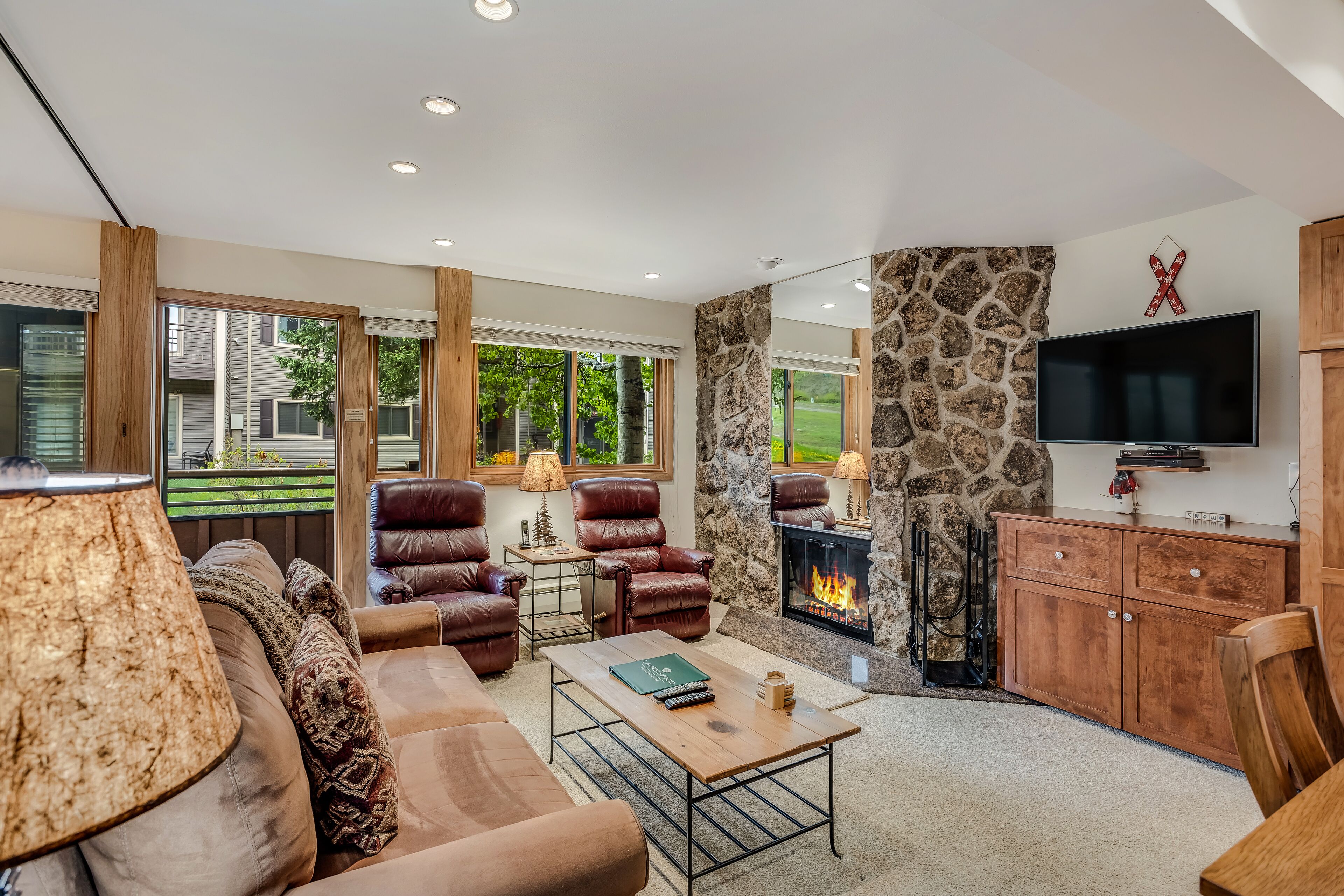 Laurelwood Condominiums Laurelwood Condominiums