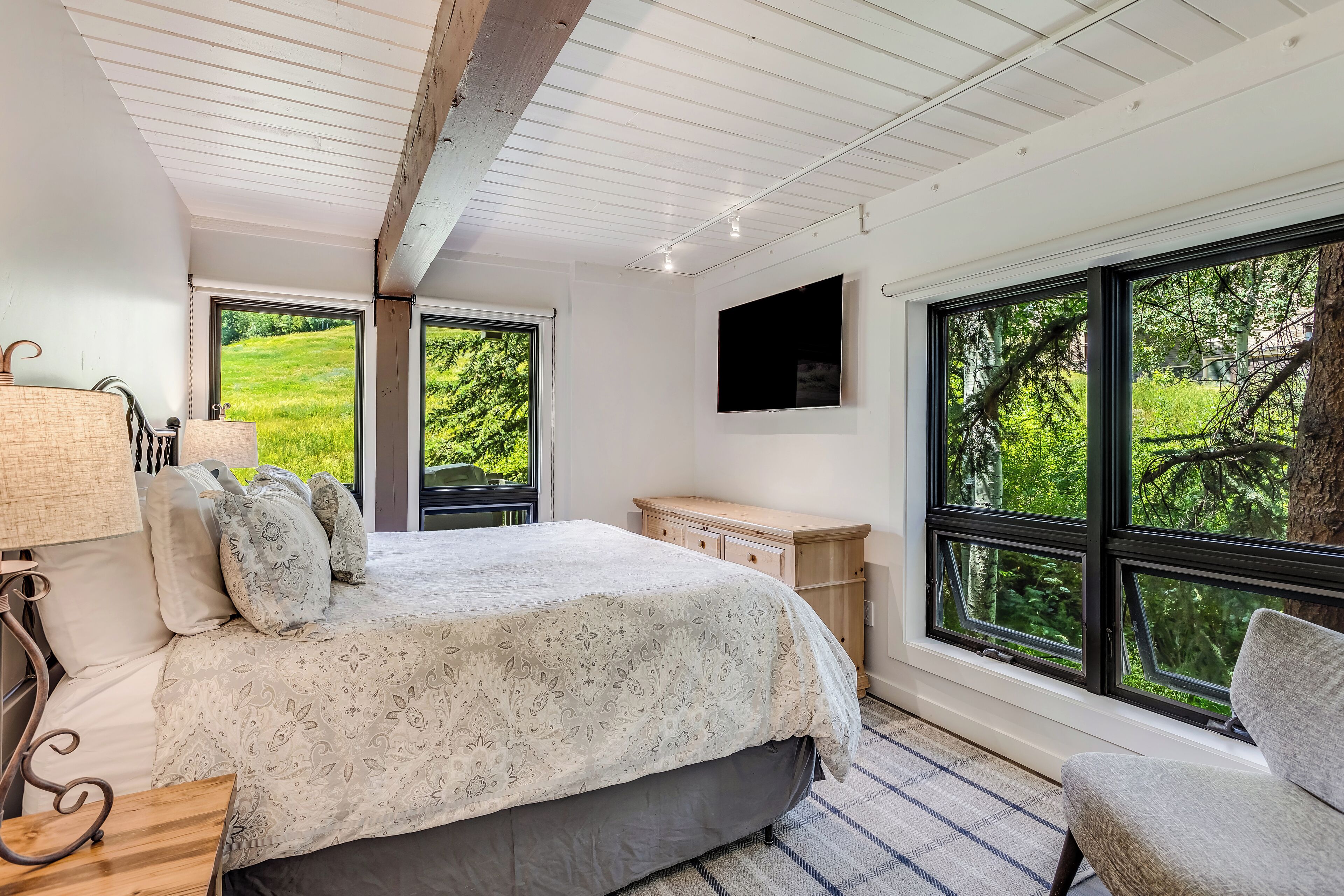 Laurelwood Condominiums Laurelwood Condominiums