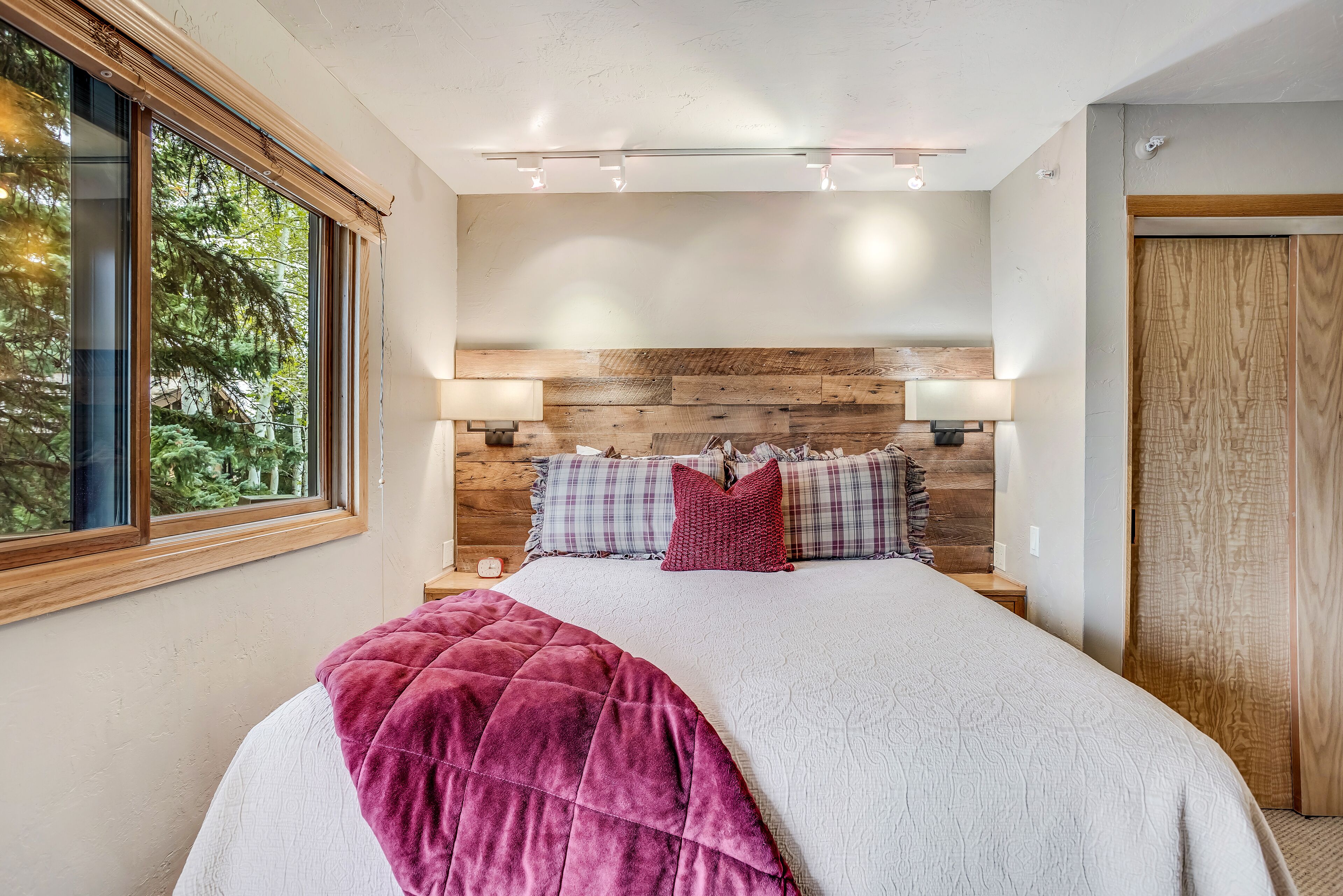 Laurelwood Condominiums Laurelwood Condominiums