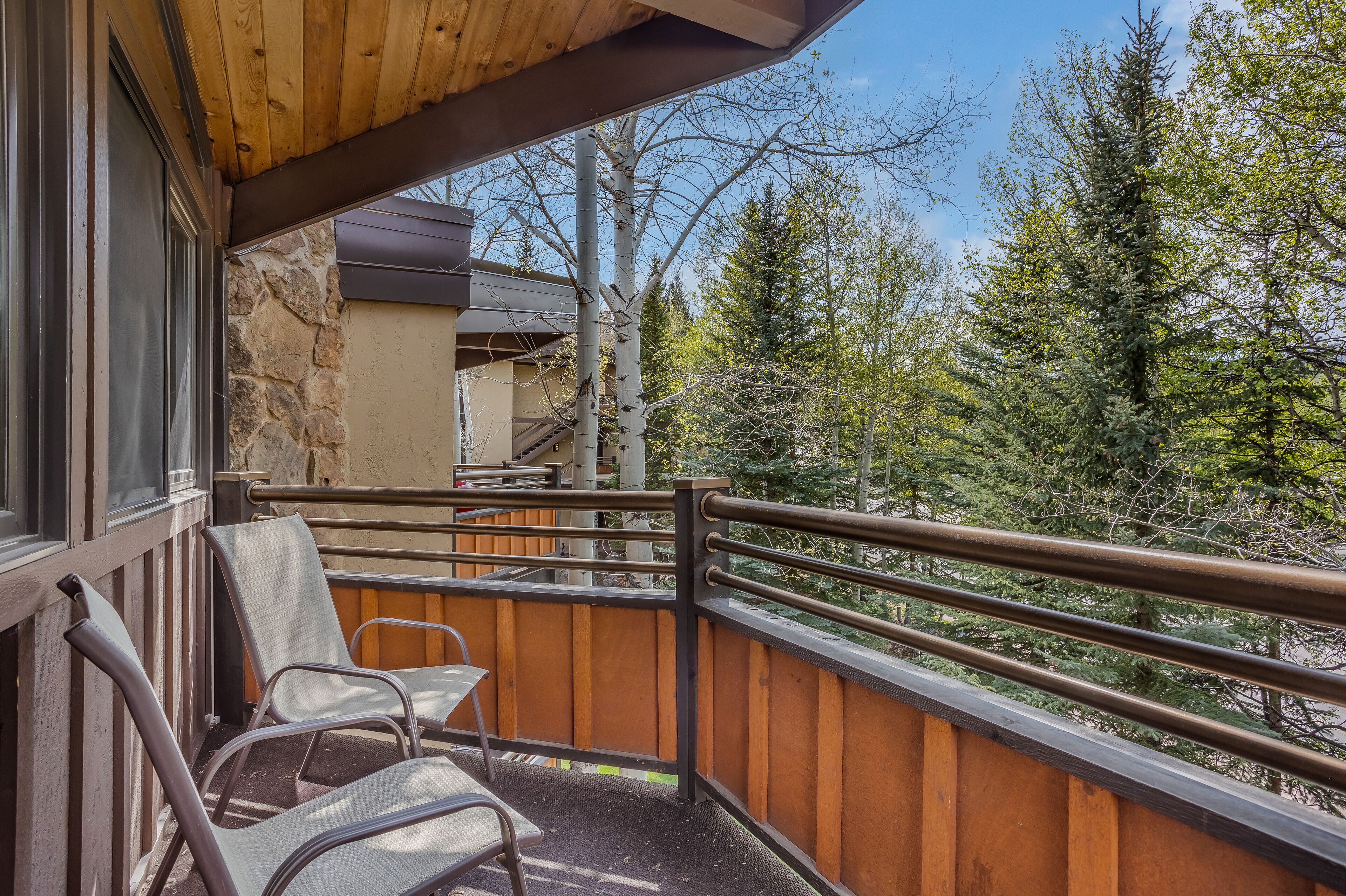 Laurelwood Condominiums Laurelwood Condominiums