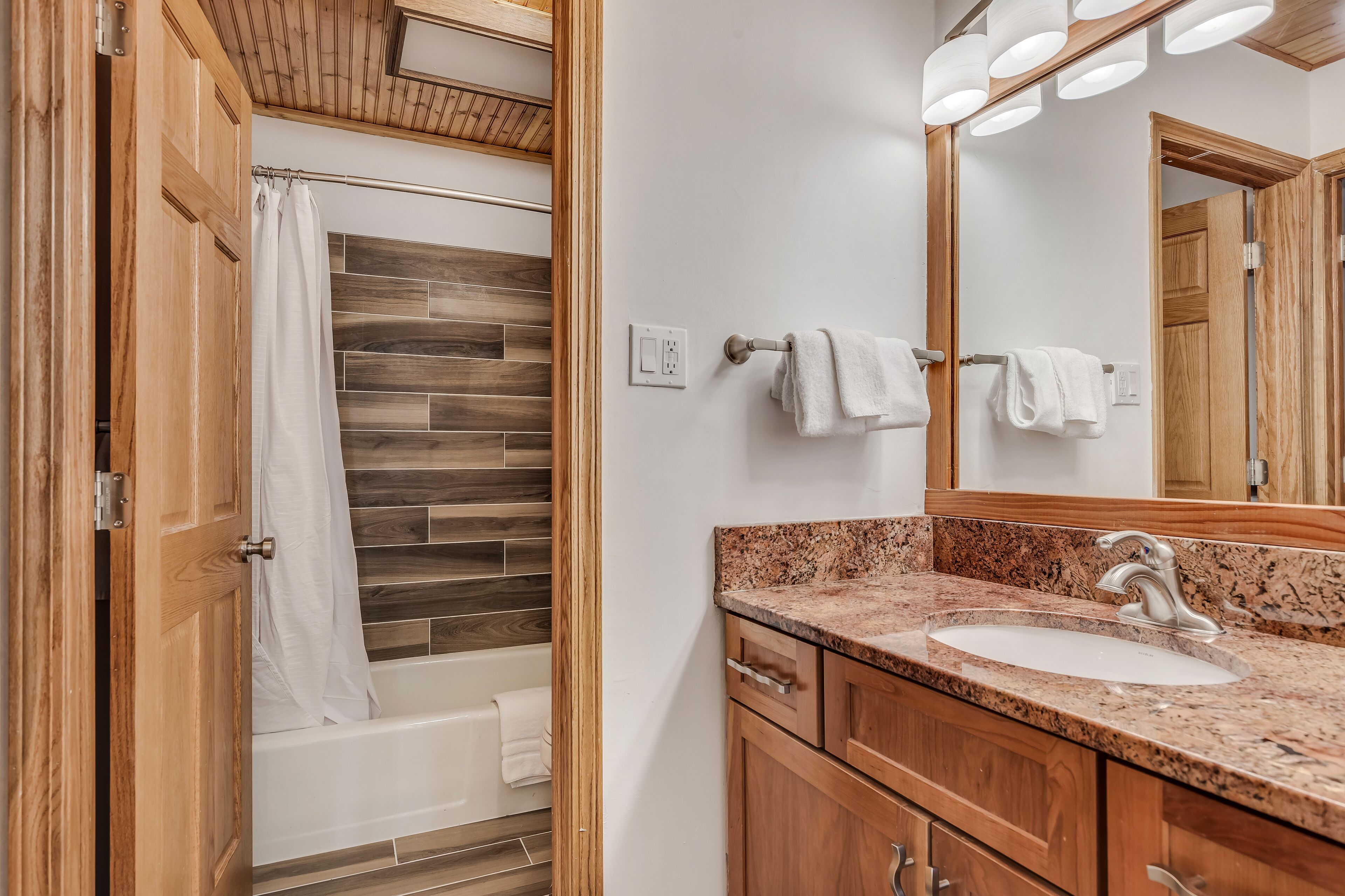 Laurelwood Condominiums Laurelwood Condominiums
