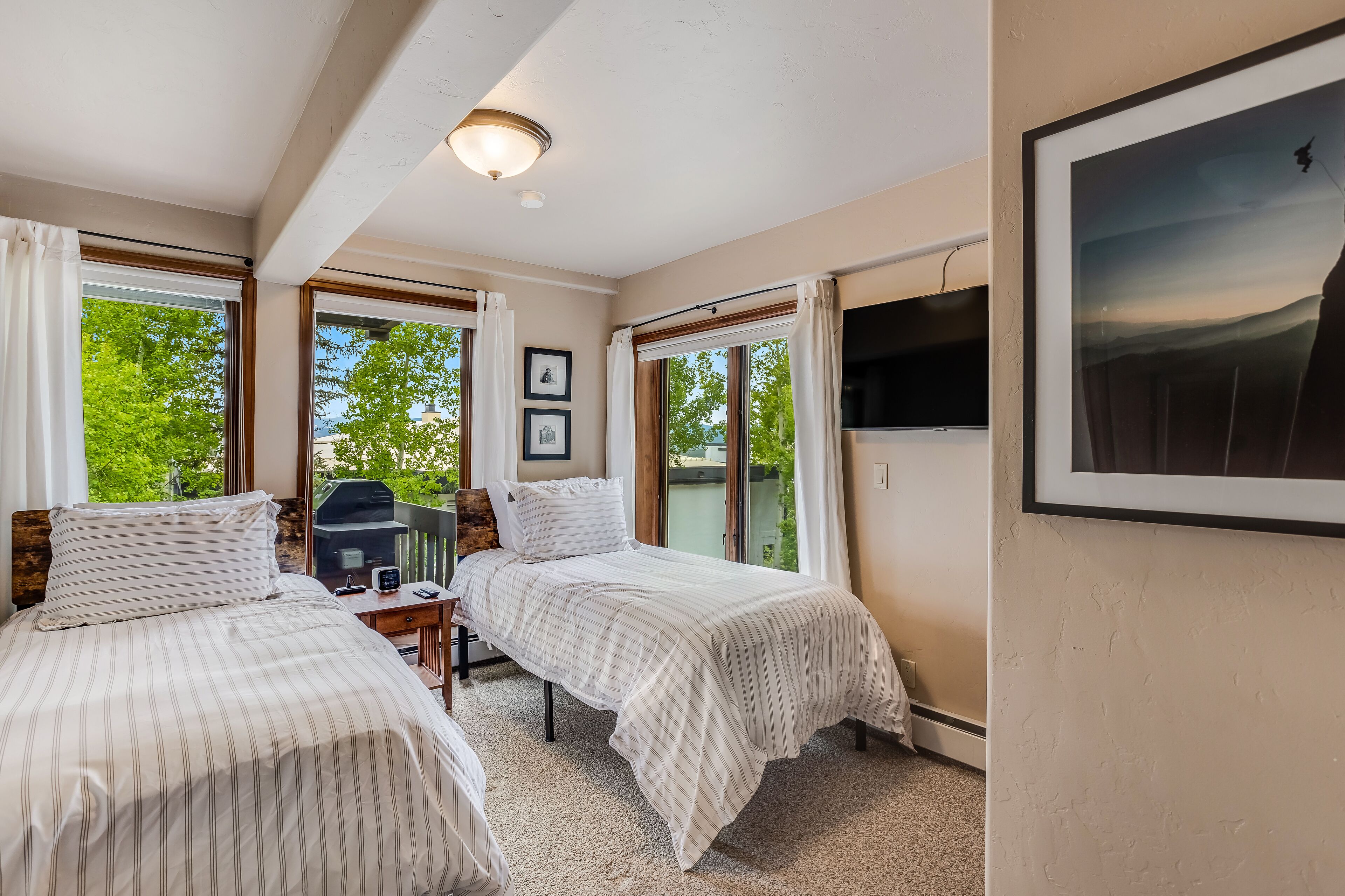 Laurelwood Condominiums Laurelwood Condominiums