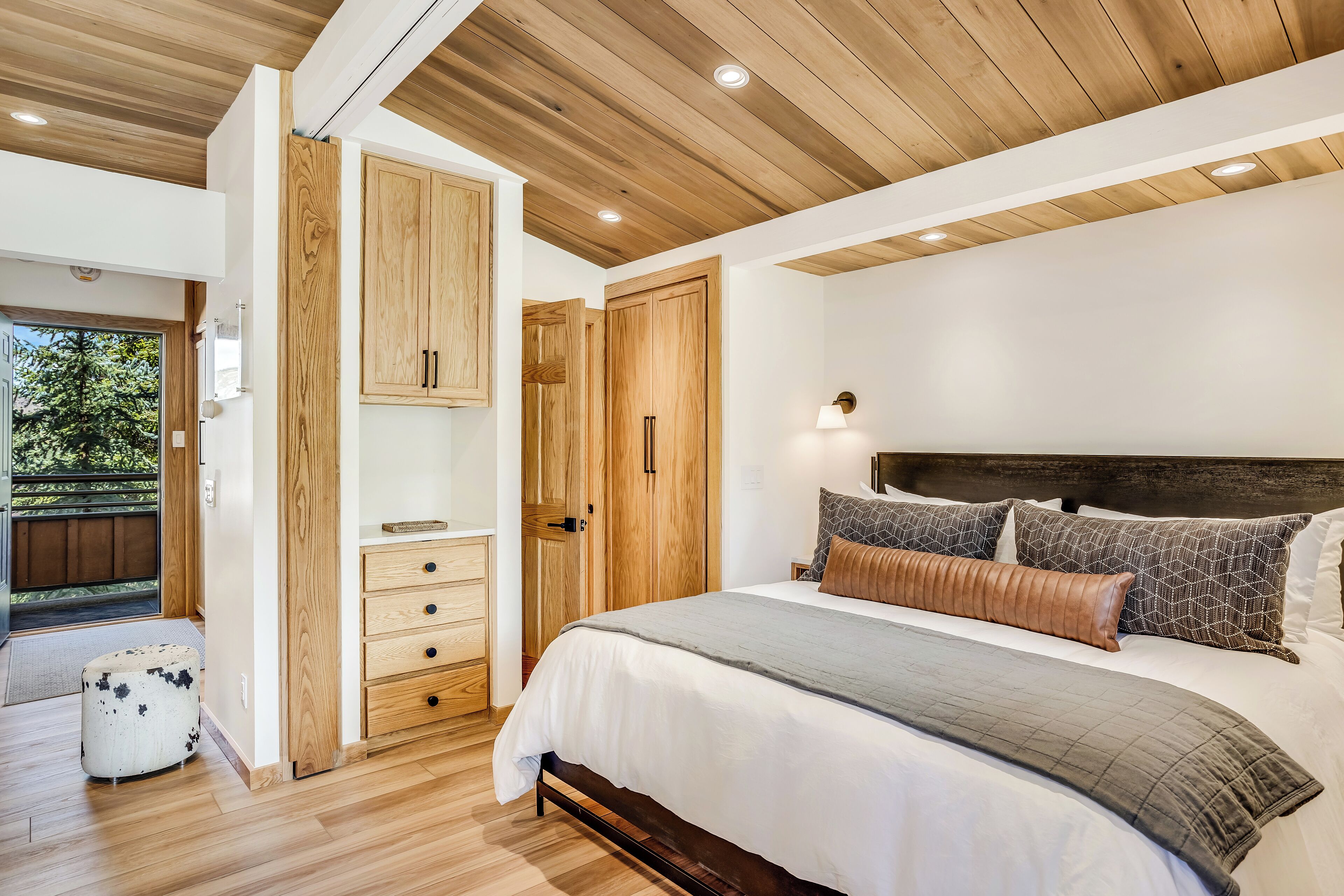 Laurelwood Condominiums Laurelwood Condominiums