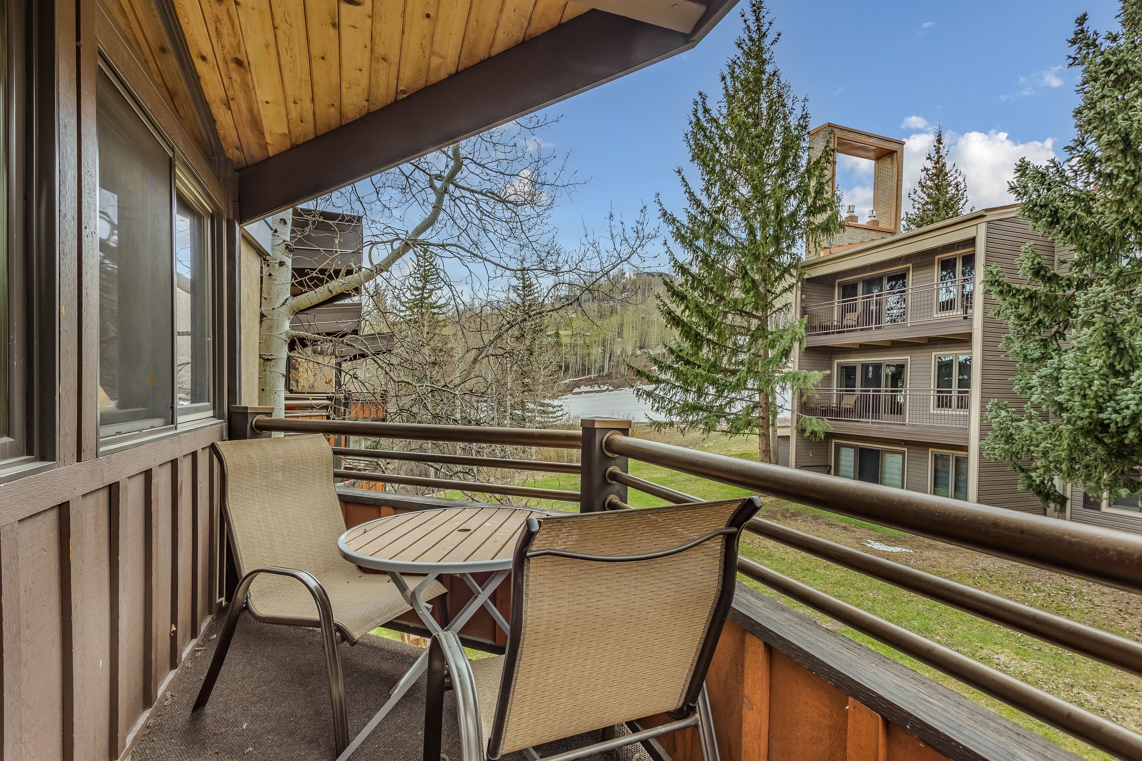 Laurelwood Condominiums Laurelwood Condominiums