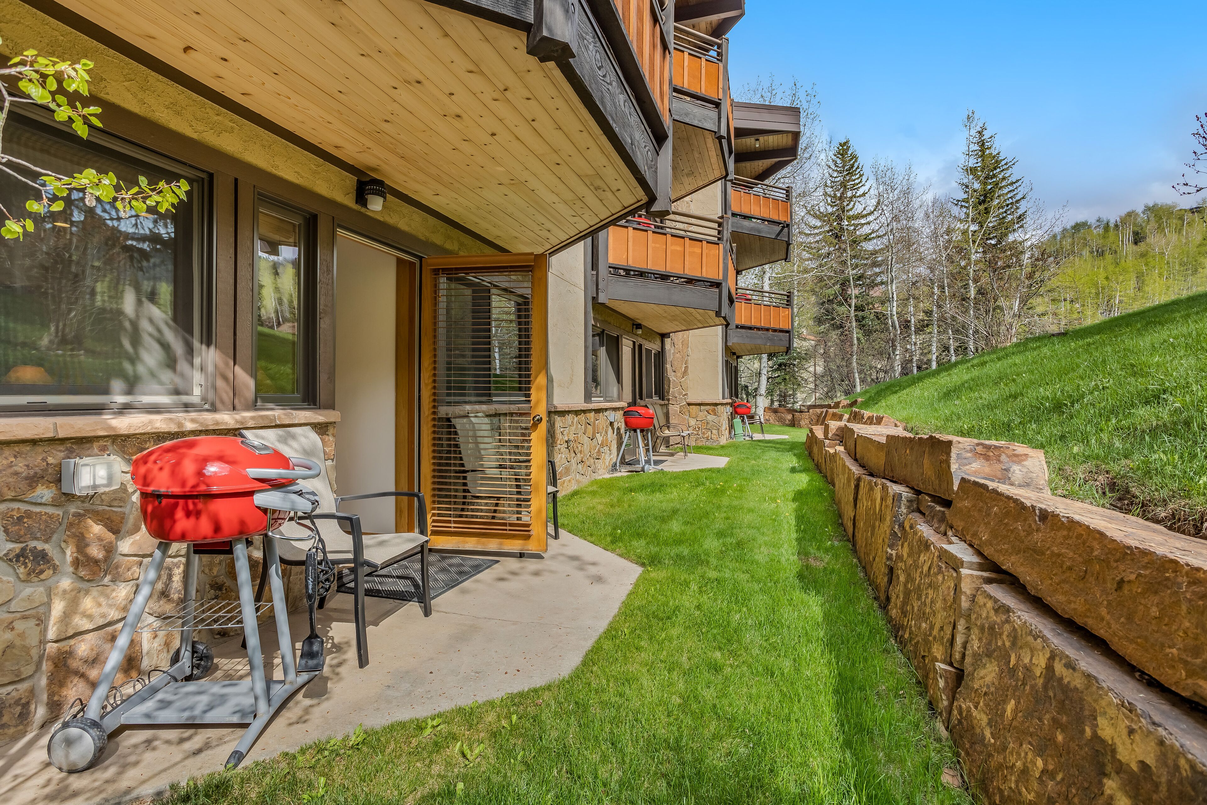 Laurelwood Condominiums Laurelwood Condominiums