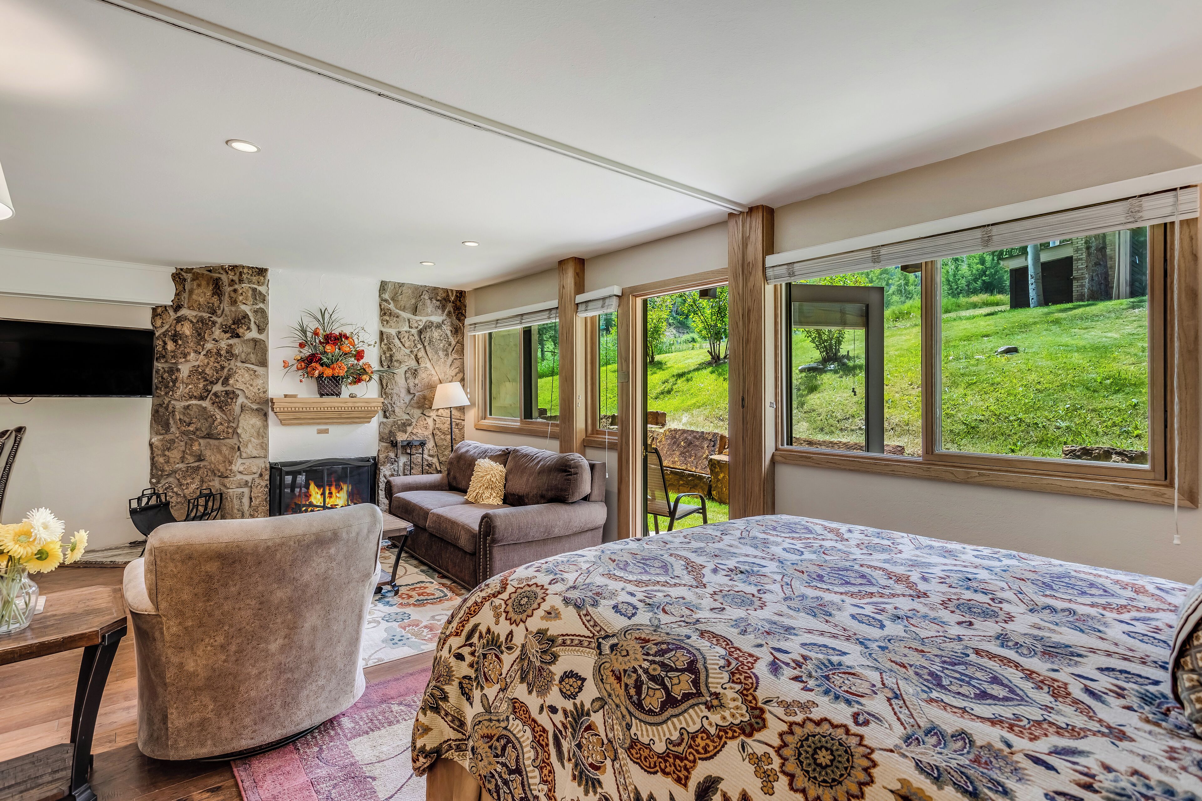 Laurelwood Condominiums Laurelwood Condominiums