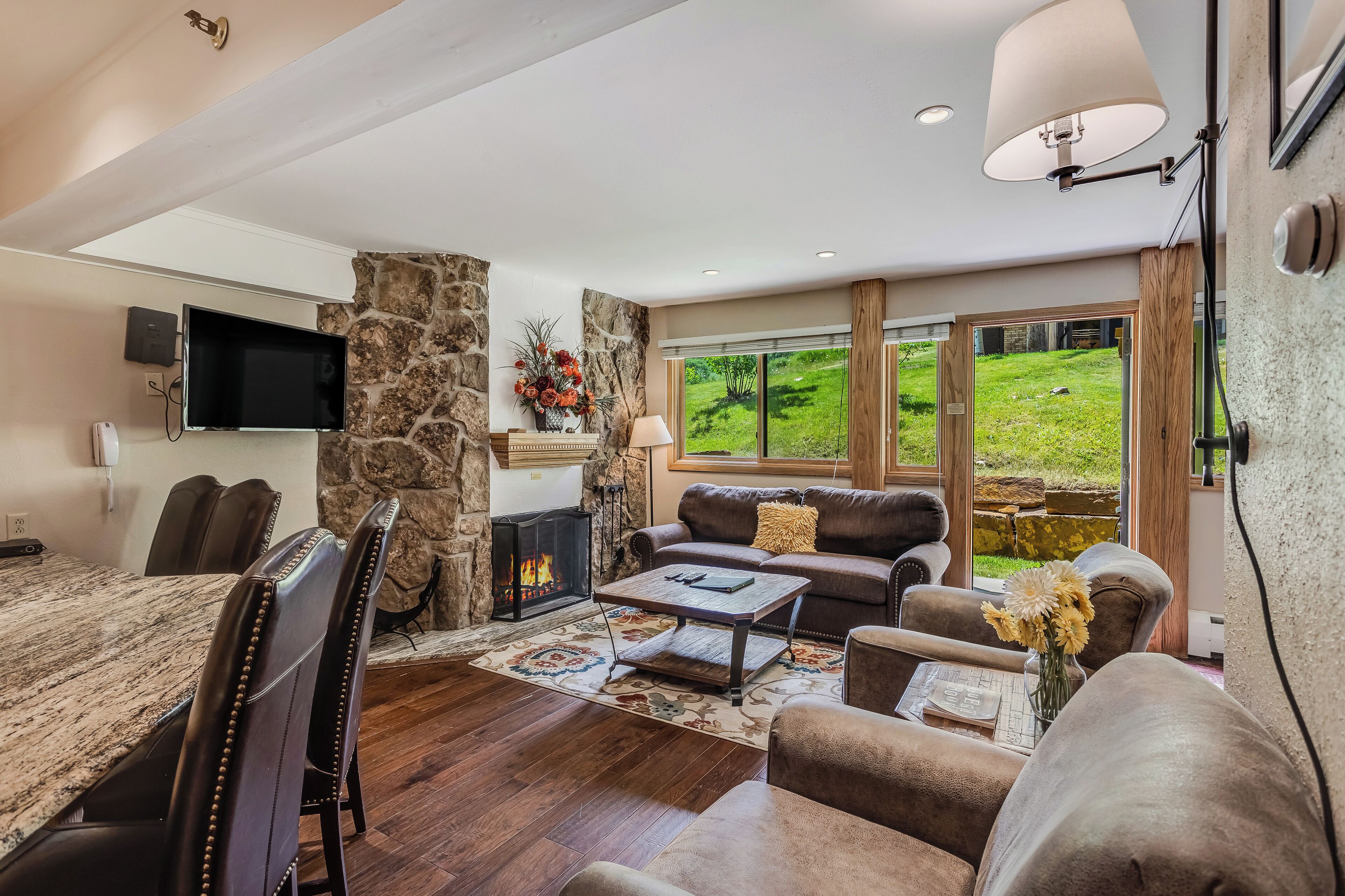Laurelwood Condominiums Laurelwood Condominiums