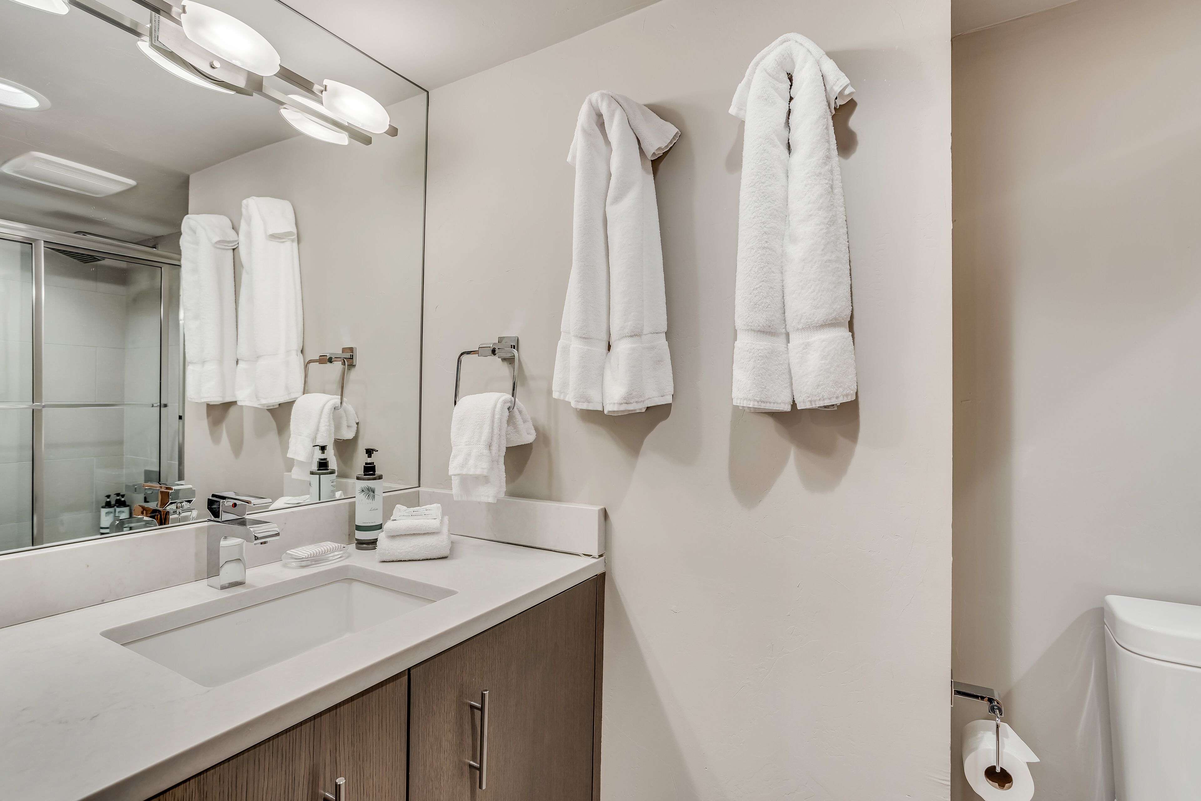Laurelwood Condominiums Laurelwood Condominiums