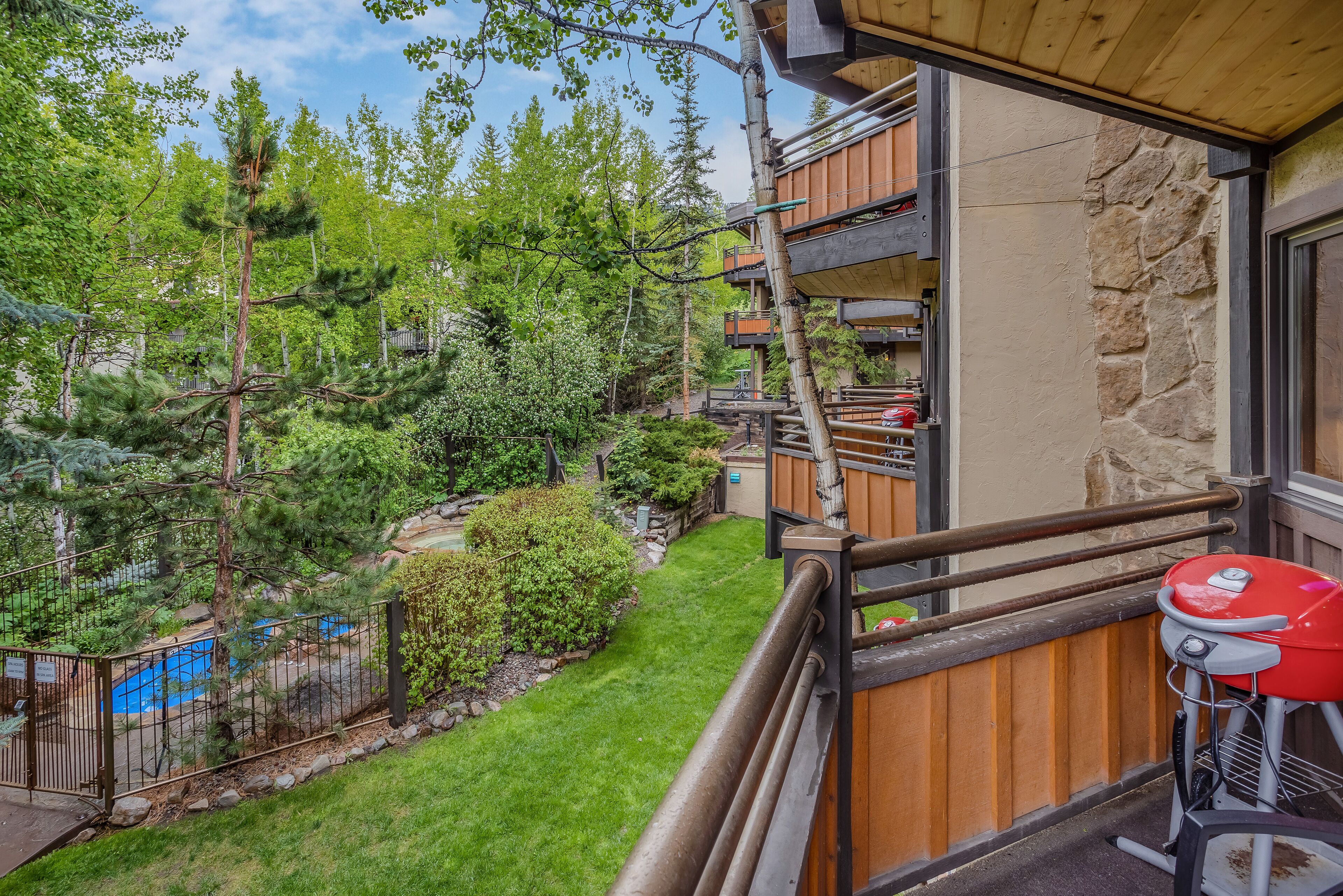 Laurelwood Condominiums Laurelwood Condominiums