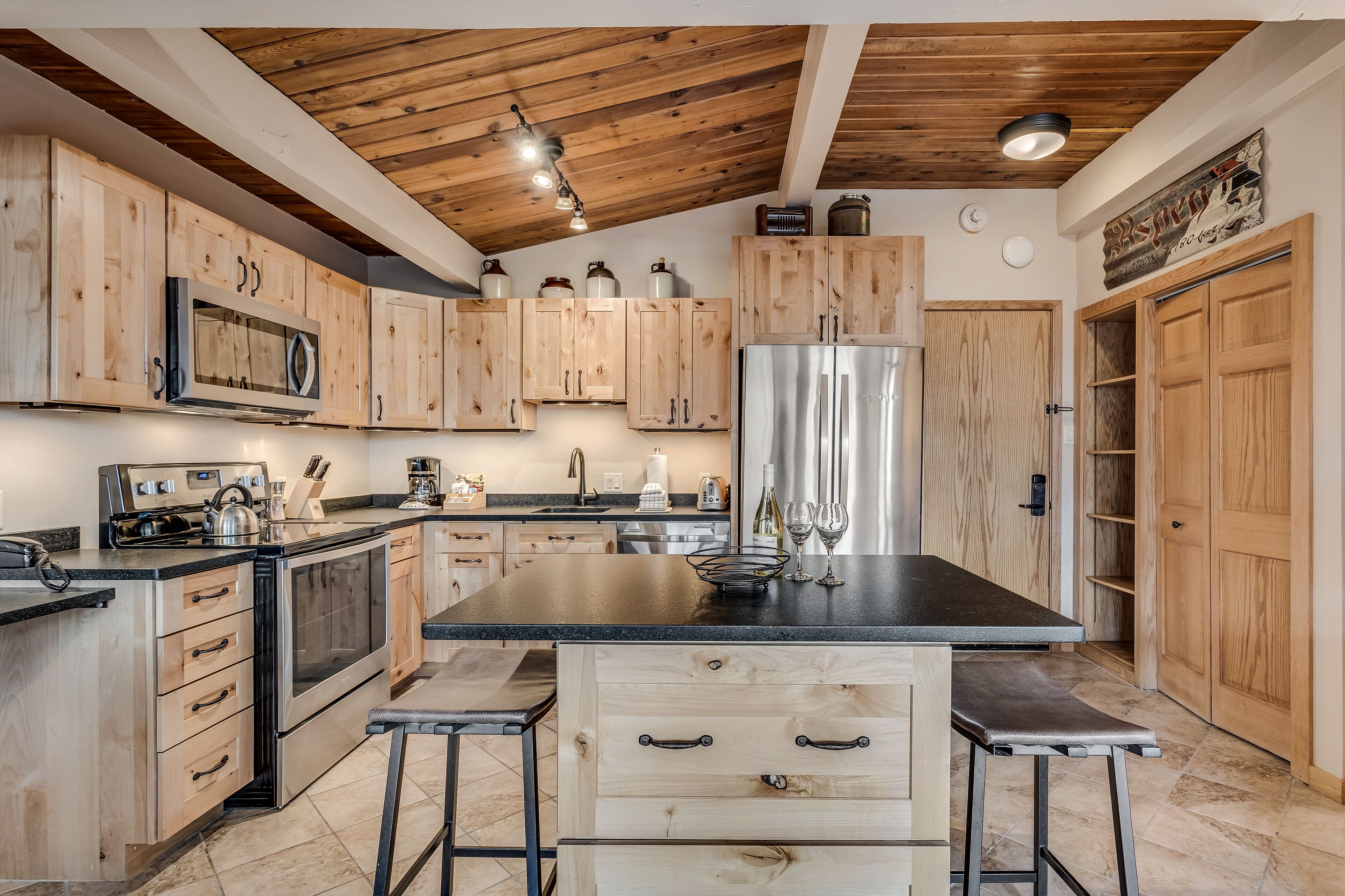 Laurelwood Condominiums Laurelwood Condominiums