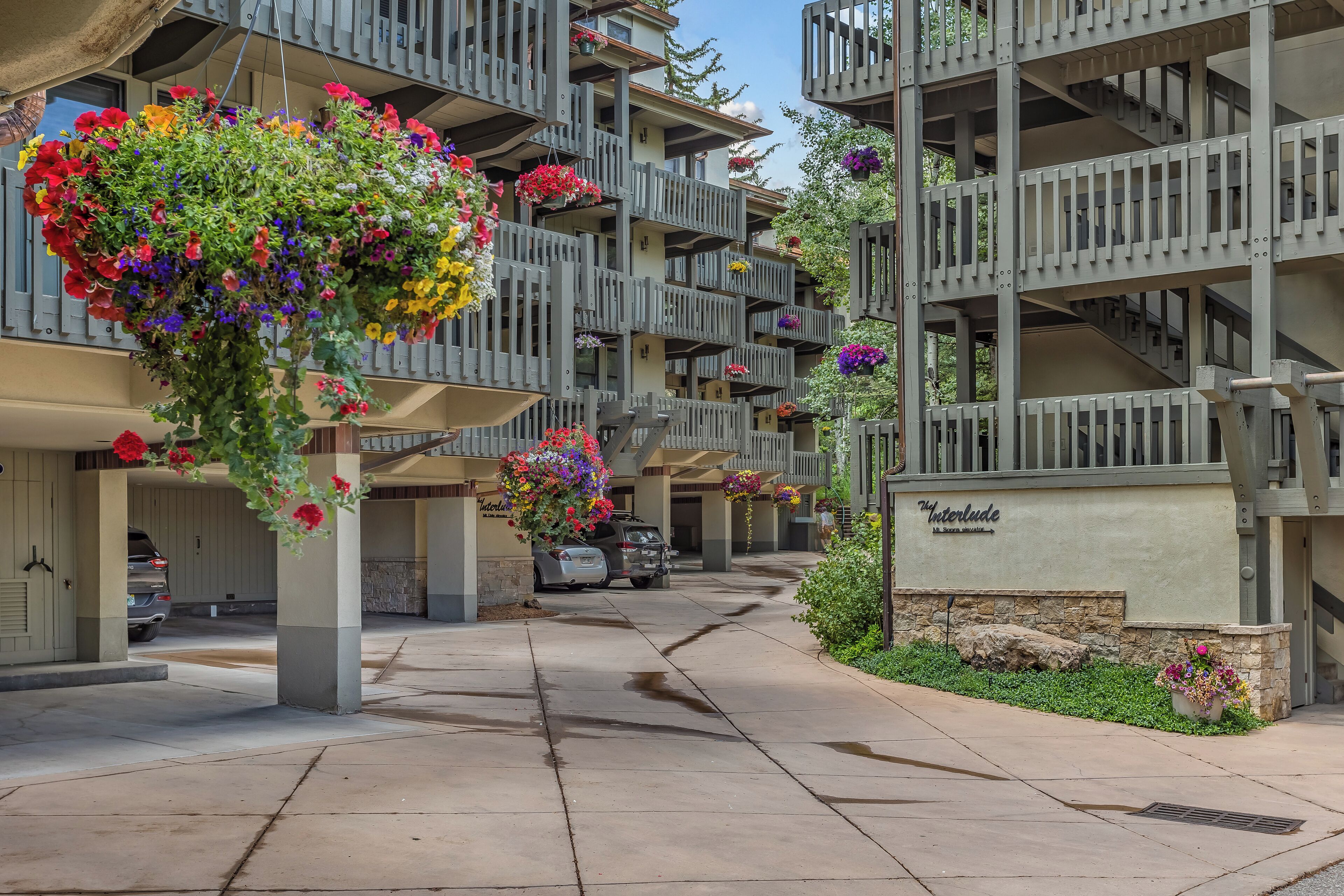 Laurelwood Condominiums Laurelwood Condominiums