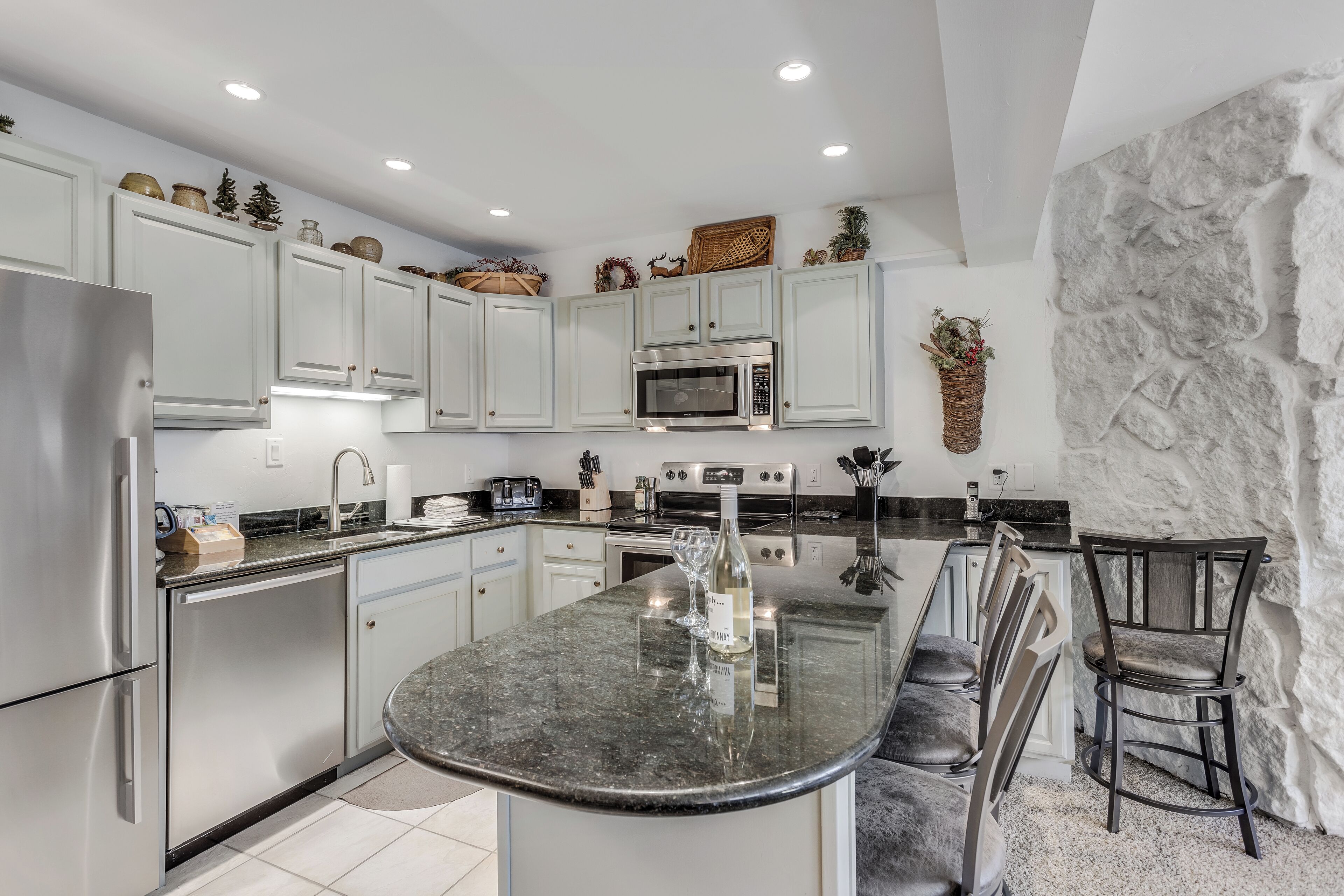 Laurelwood Condominiums Laurelwood Condominiums