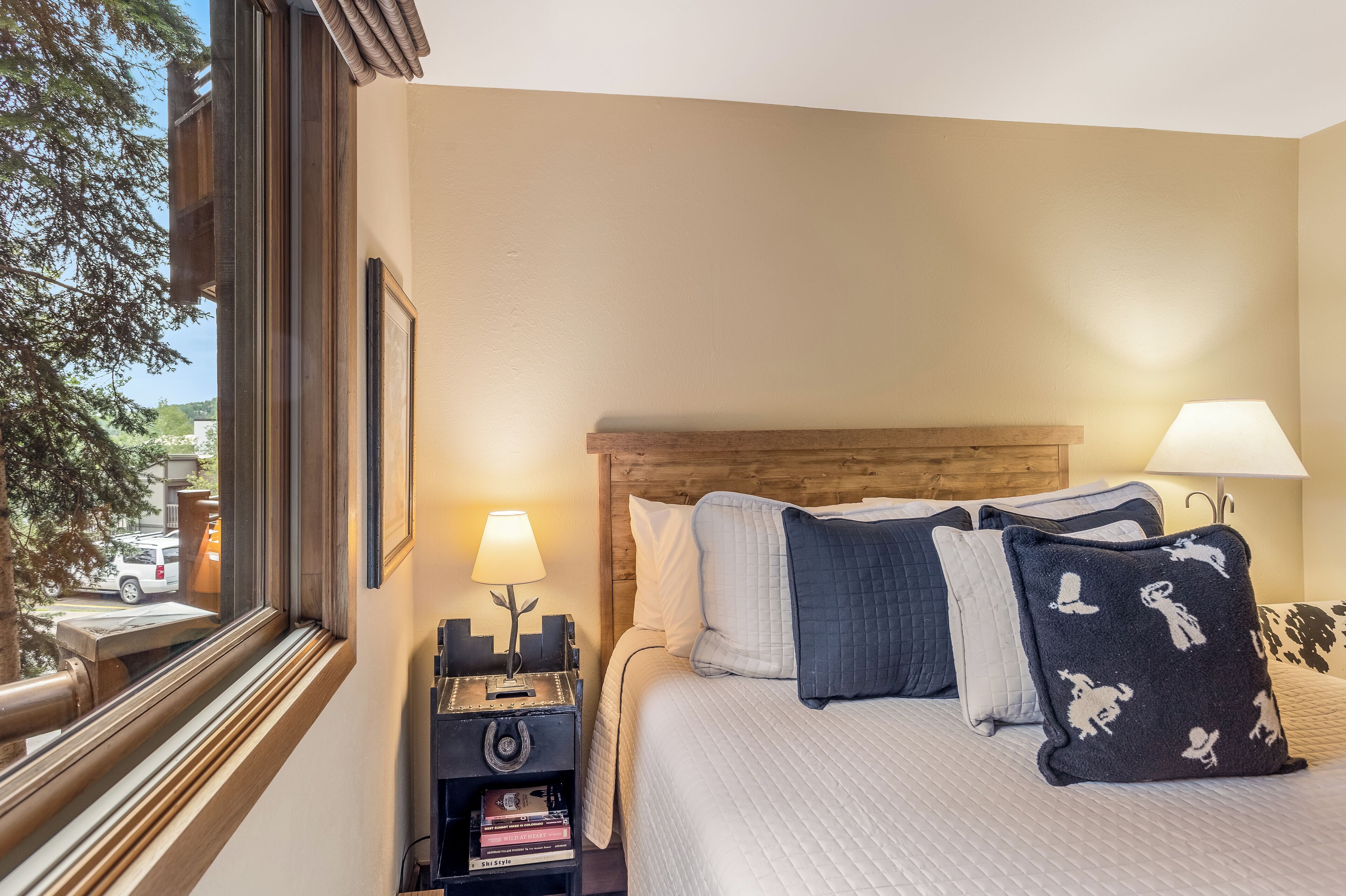 Laurelwood Condominiums Laurelwood Condominiums
