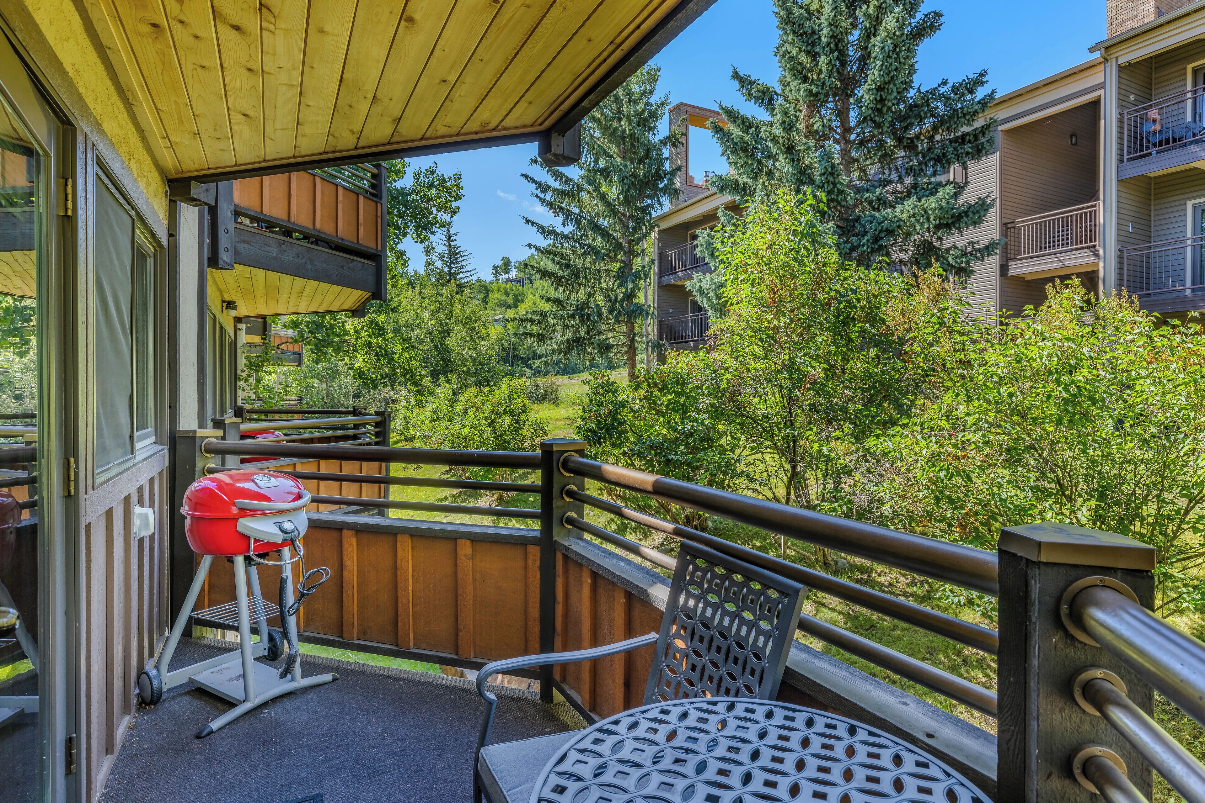 Laurelwood Condominiums Laurelwood Condominiums