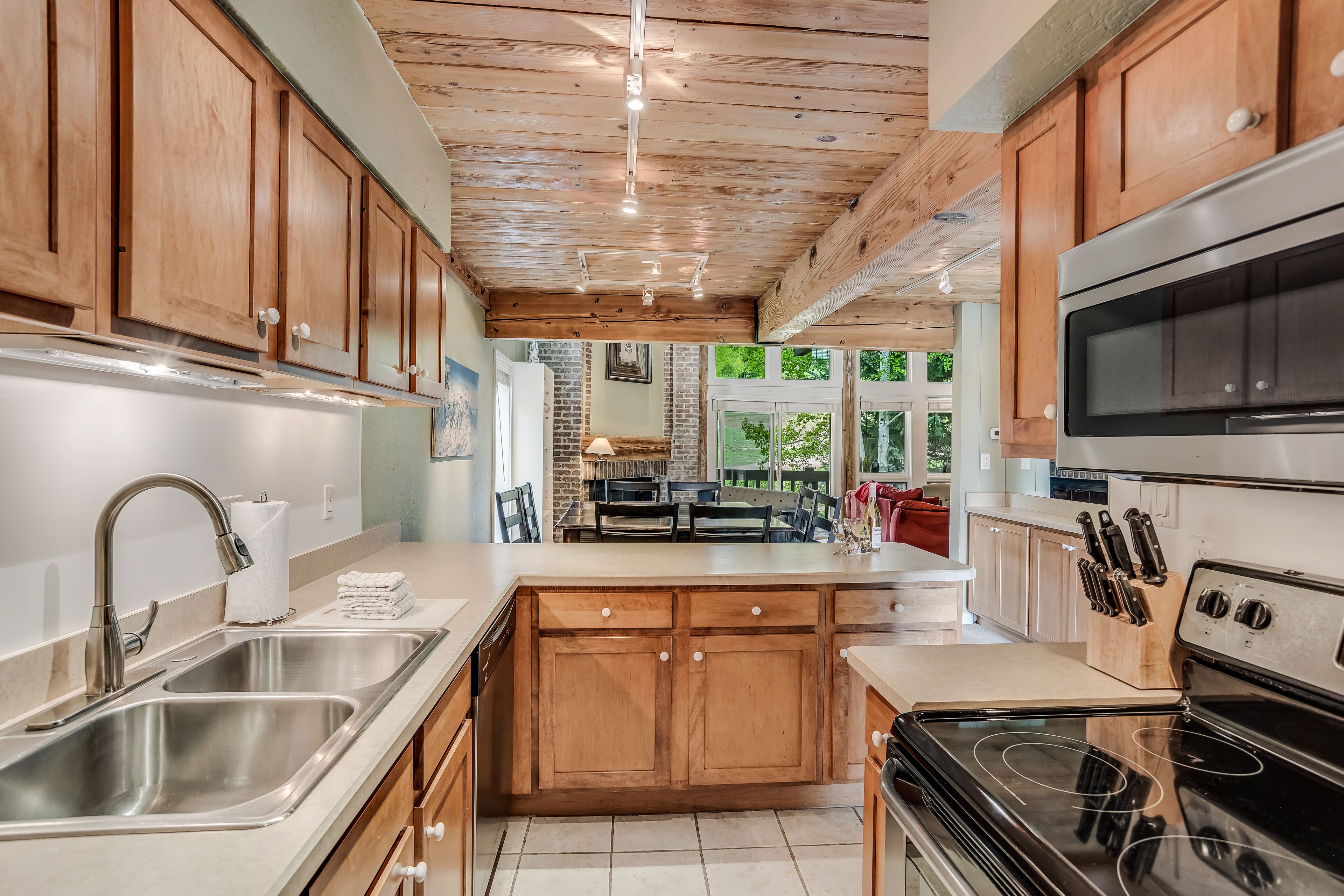 Laurelwood Condominiums Laurelwood Condominiums