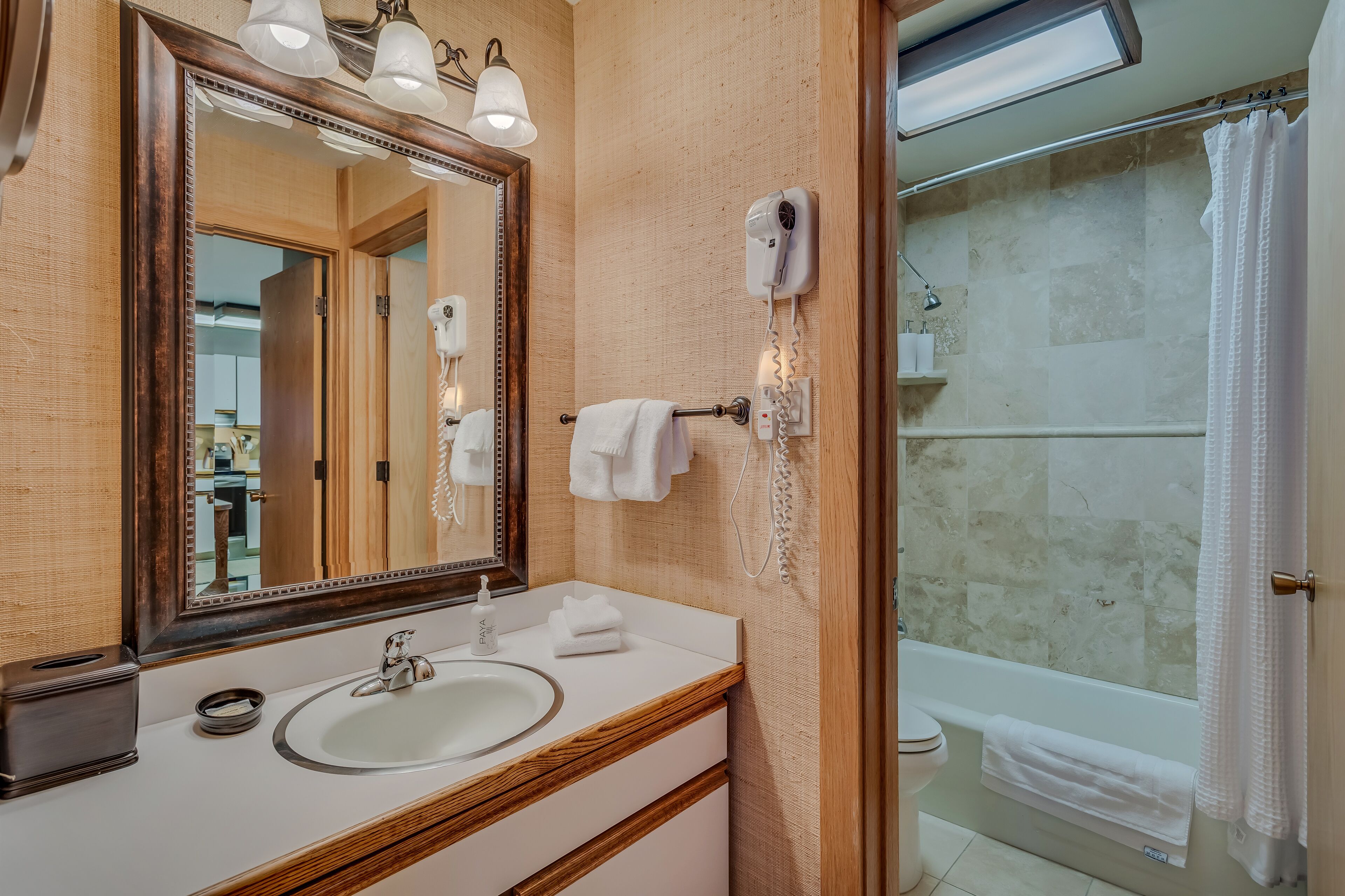 Laurelwood Condominiums Laurelwood Condominiums