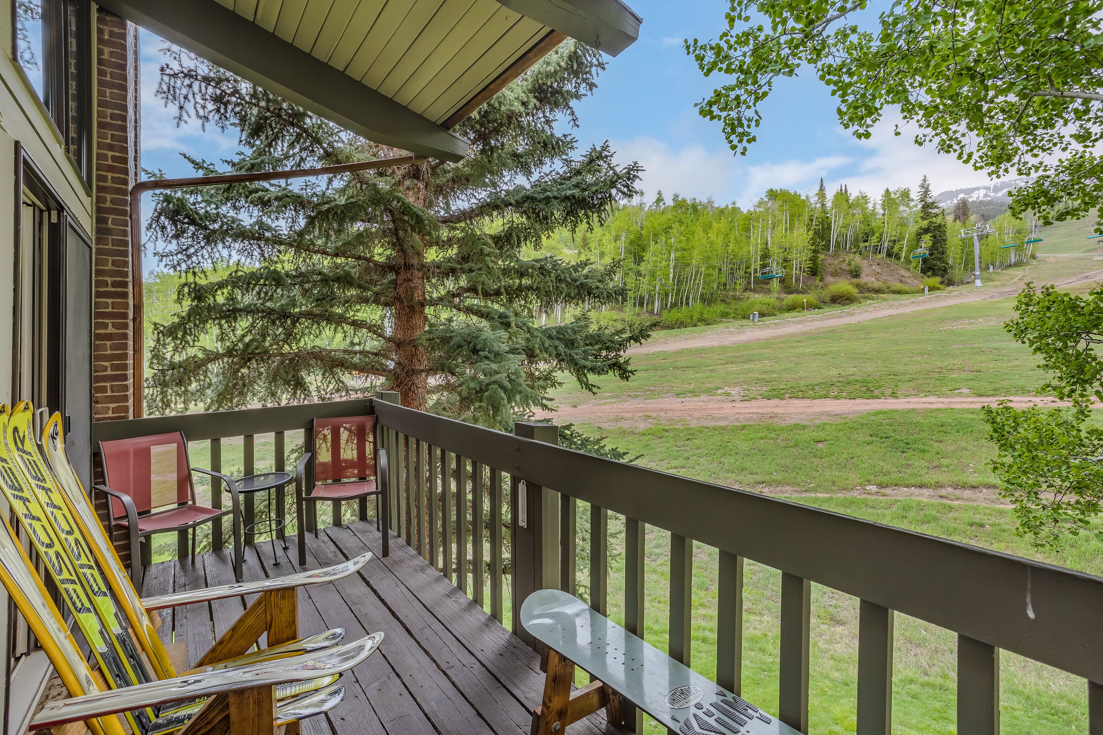 Laurelwood Condominiums Laurelwood Condominiums
