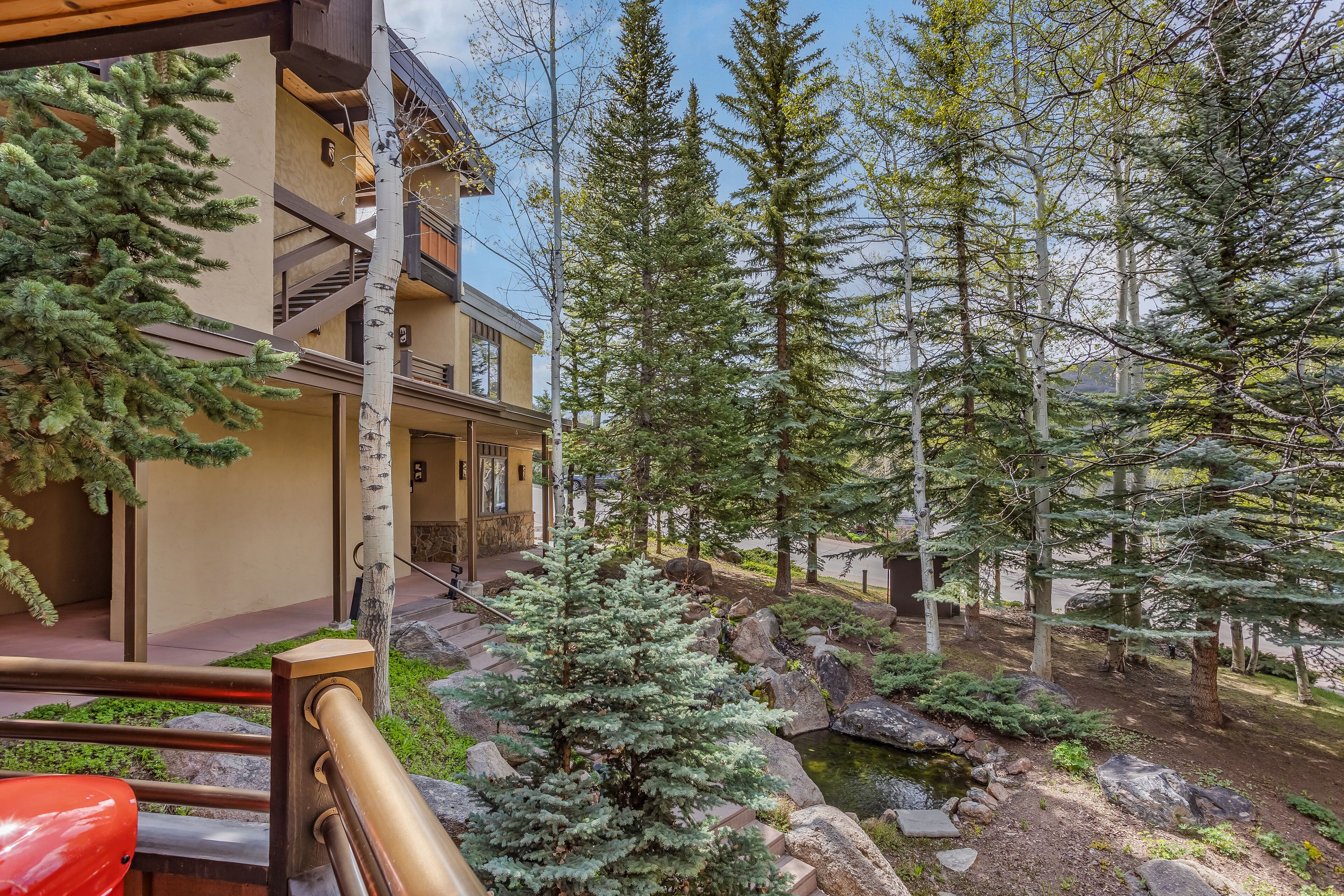Laurelwood Condominiums Laurelwood Condominiums