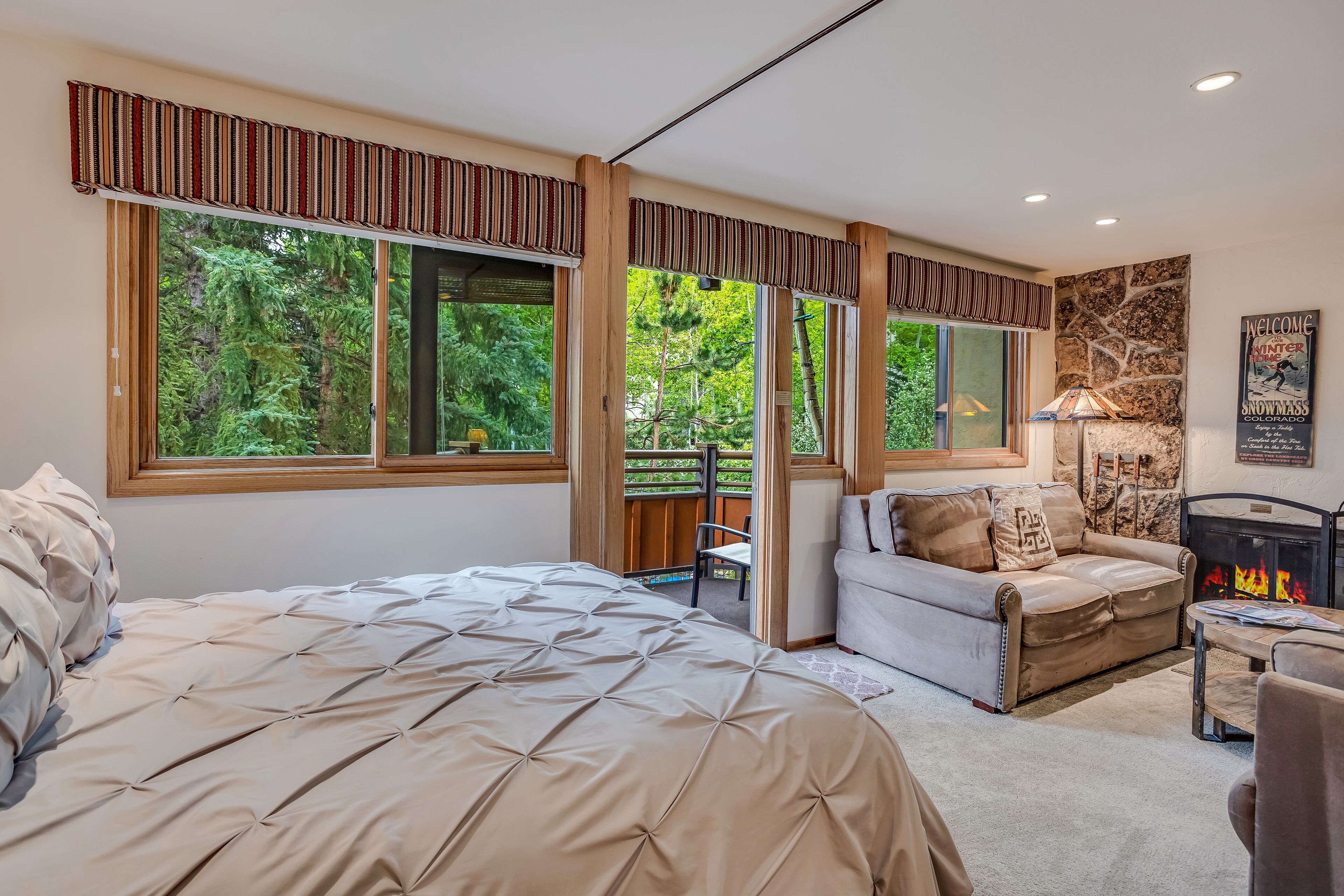 Laurelwood Condominiums Laurelwood Condominiums
