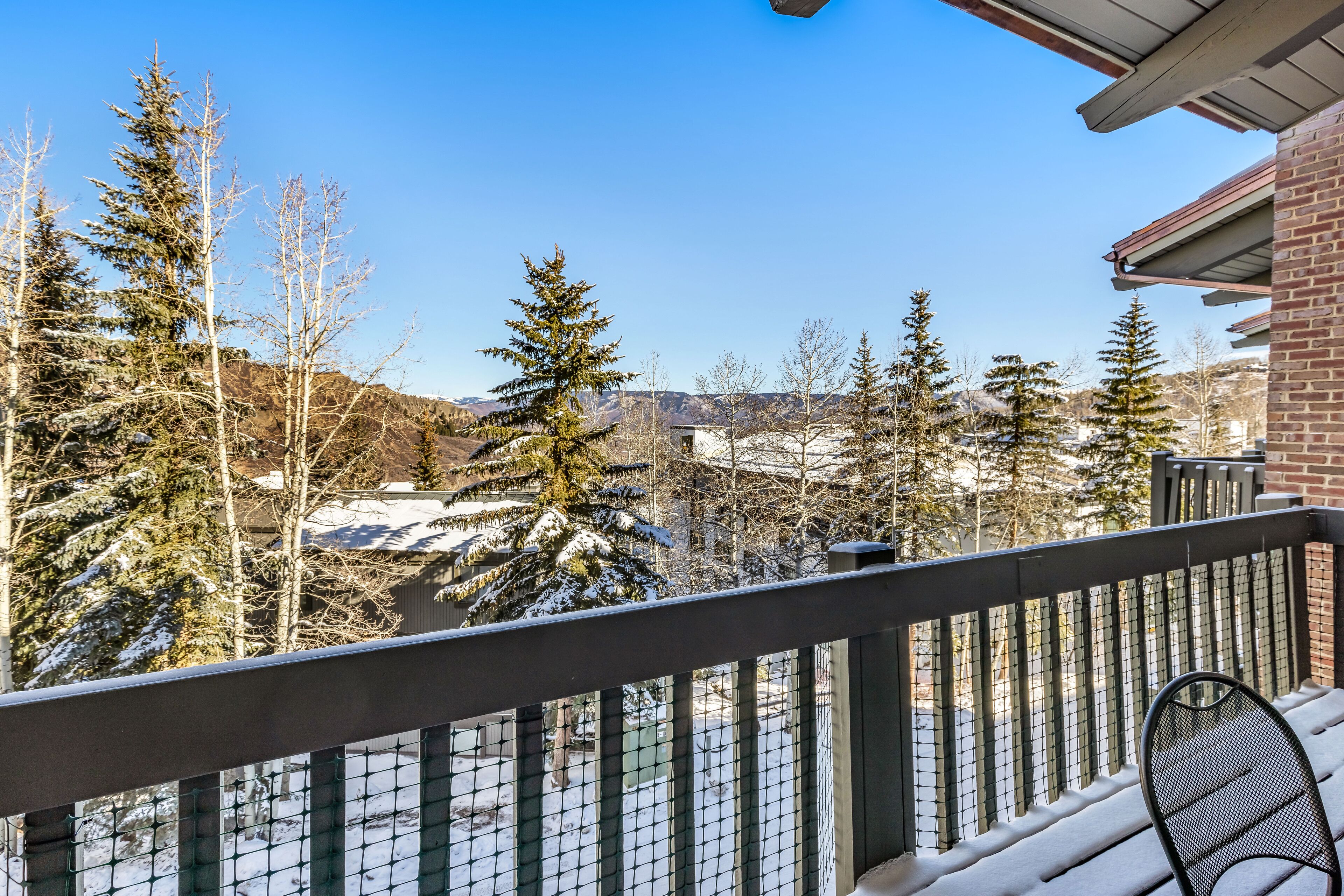 Laurelwood Condominiums Laurelwood Condominiums