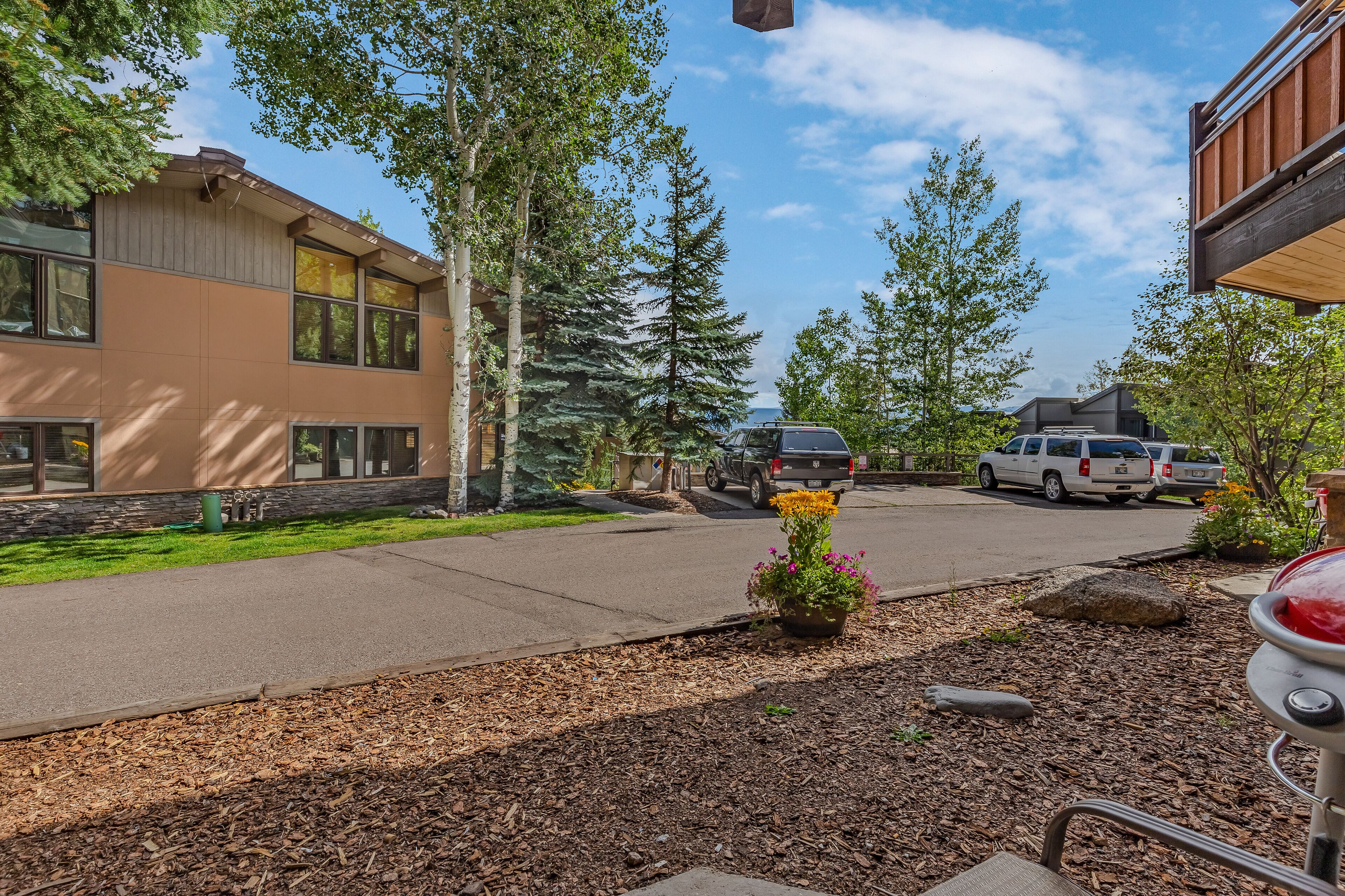 Laurelwood Condominiums Laurelwood Condominiums