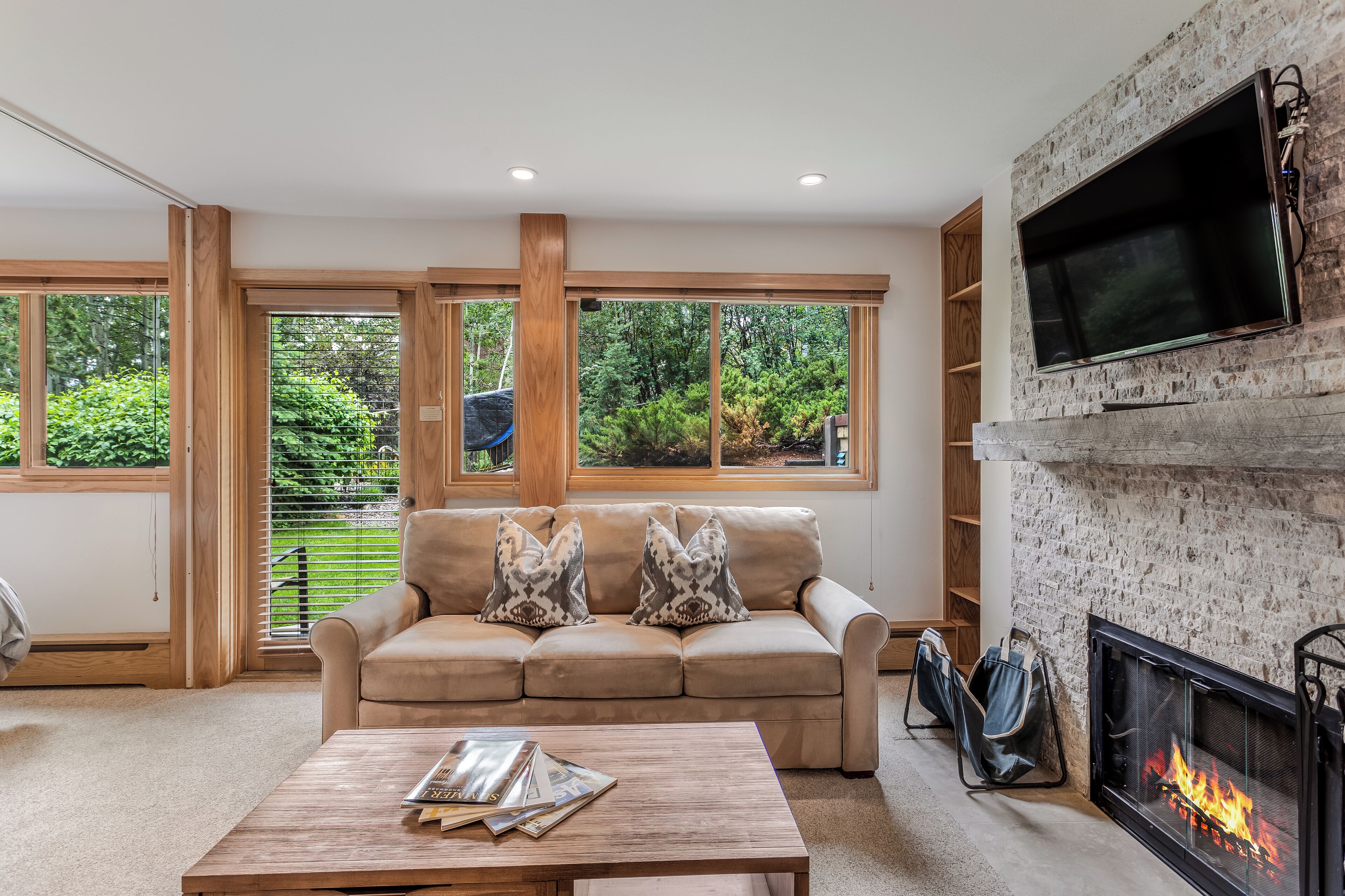 Laurelwood Condominiums Laurelwood Condominiums