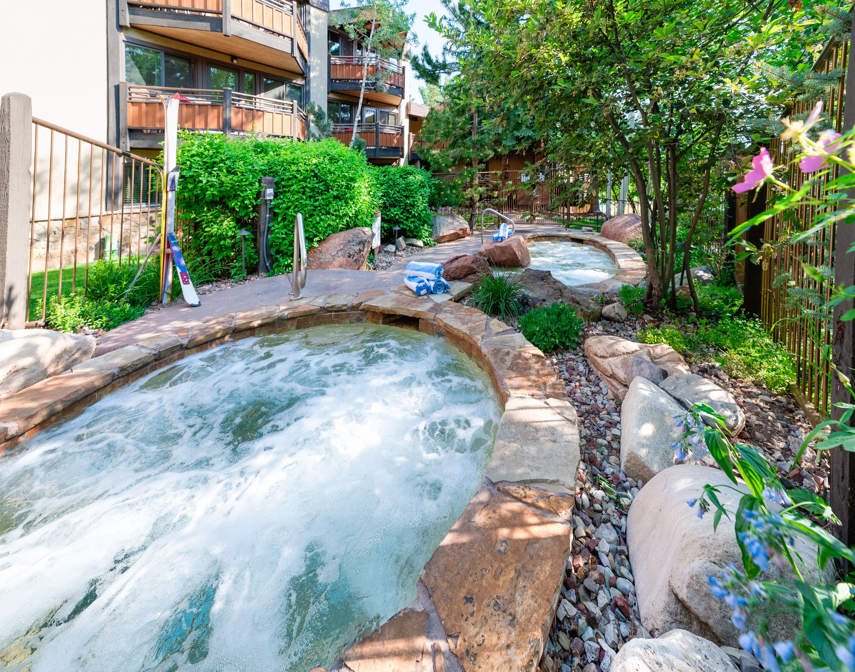 Laurelwood Condominiums Laurelwood Condominiums