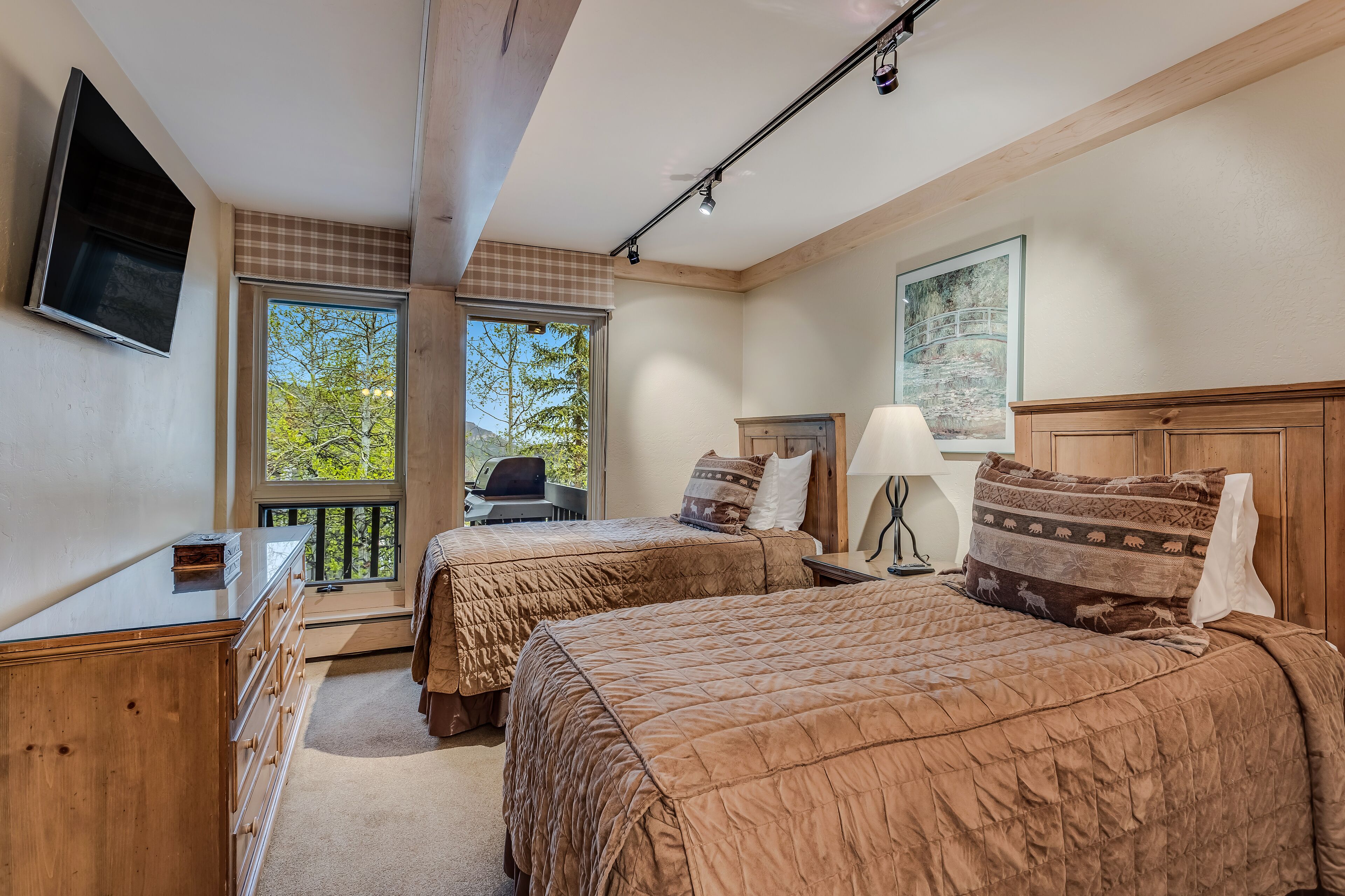 Laurelwood Condominiums Laurelwood Condominiums