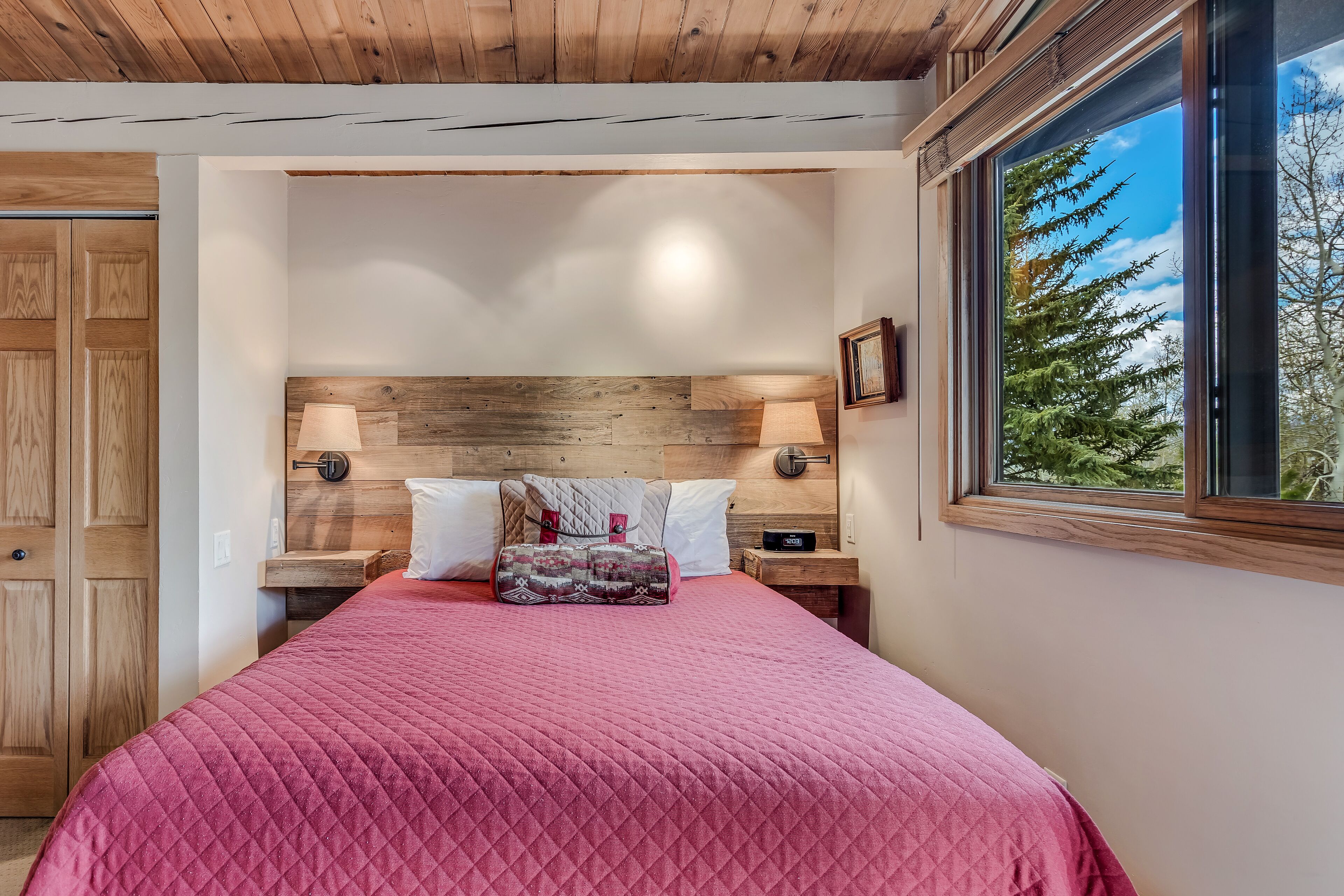 Laurelwood Condominiums Laurelwood Condominiums