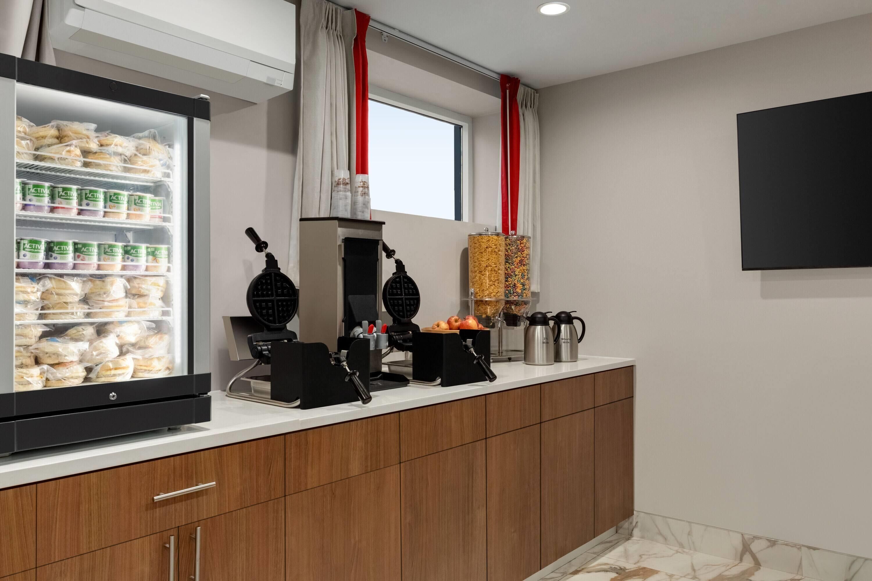 Ramada by Wyndham Brooklyn Empire Blvd Ramada by Wyndham Brooklyn Empire Blvd