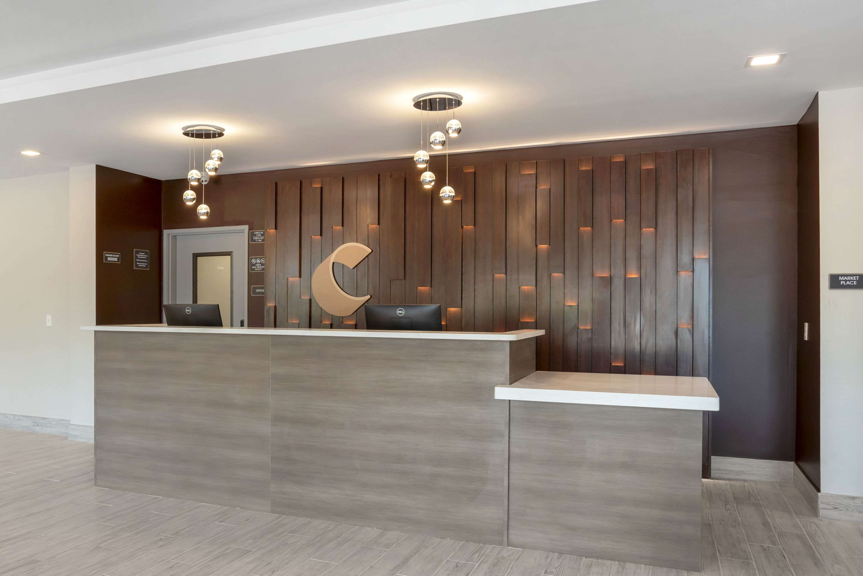 Comfort Inn & Suites Comfort Inn & Suites