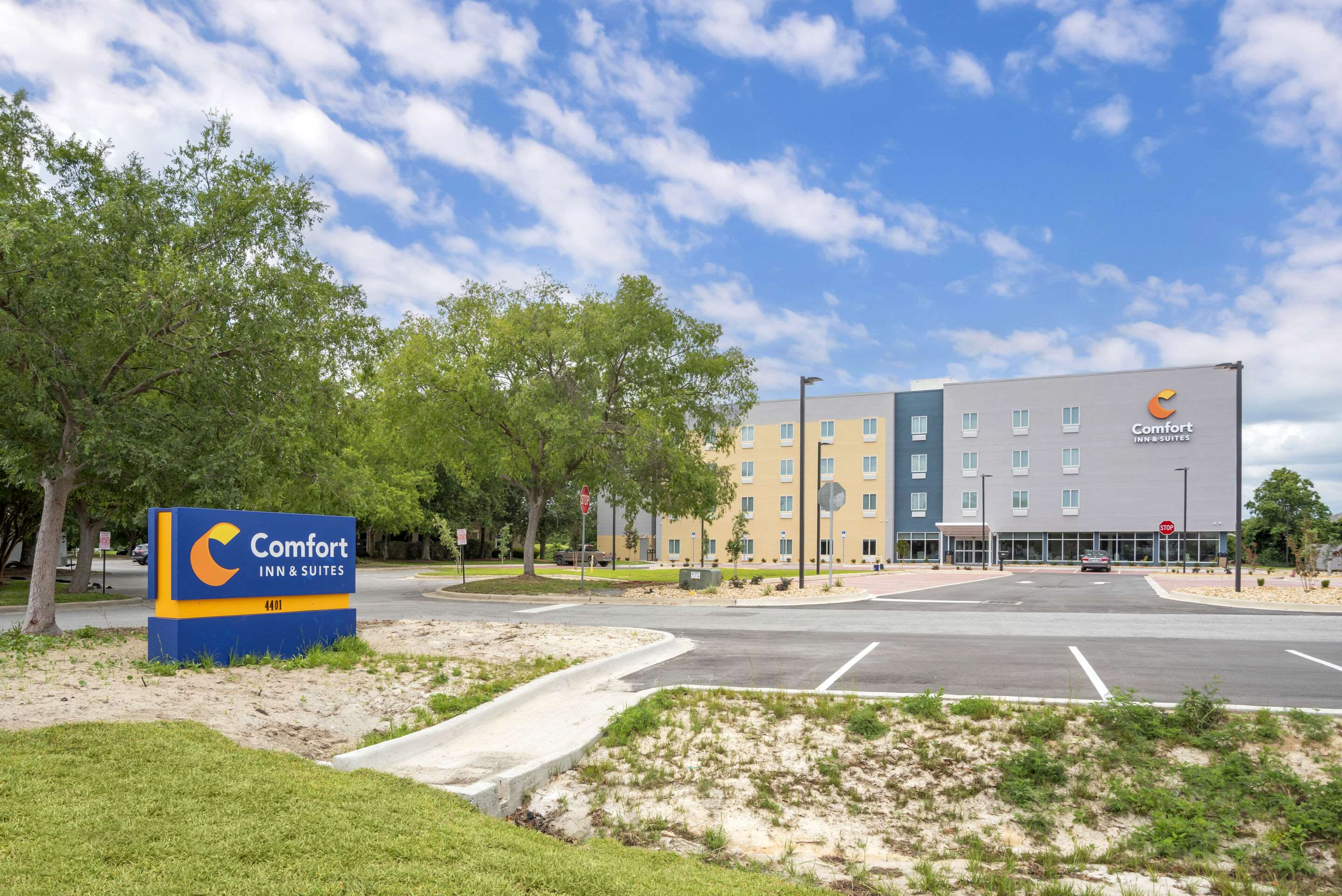 Comfort Inn & Suites Comfort Inn & Suites