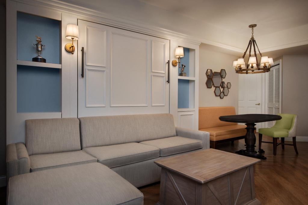 Disney's Saratoga Springs Resort & Spa