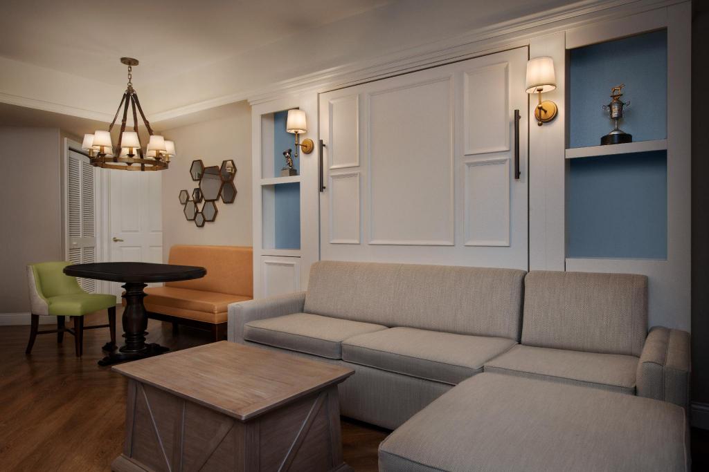 Disney's Saratoga Springs Resort & Spa