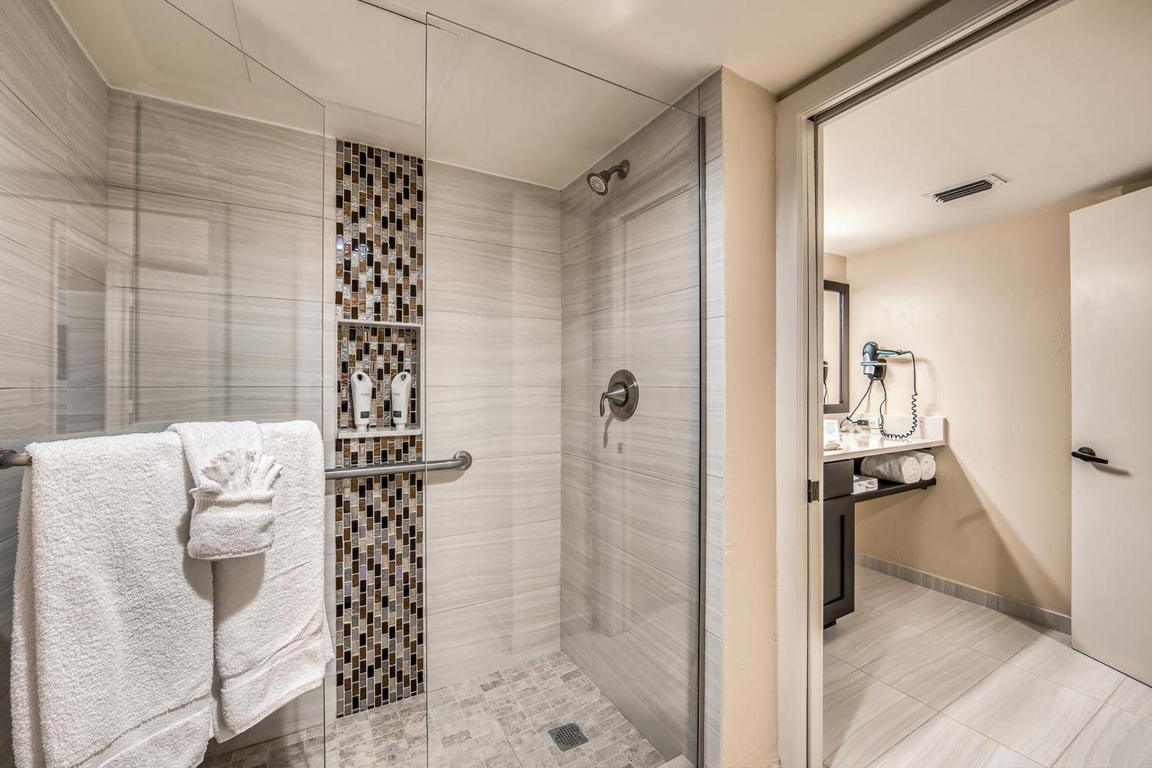 Inn of Naples, Tapestry Collection by Hilton Inn of Naples, Tapestry Collection by Hilton