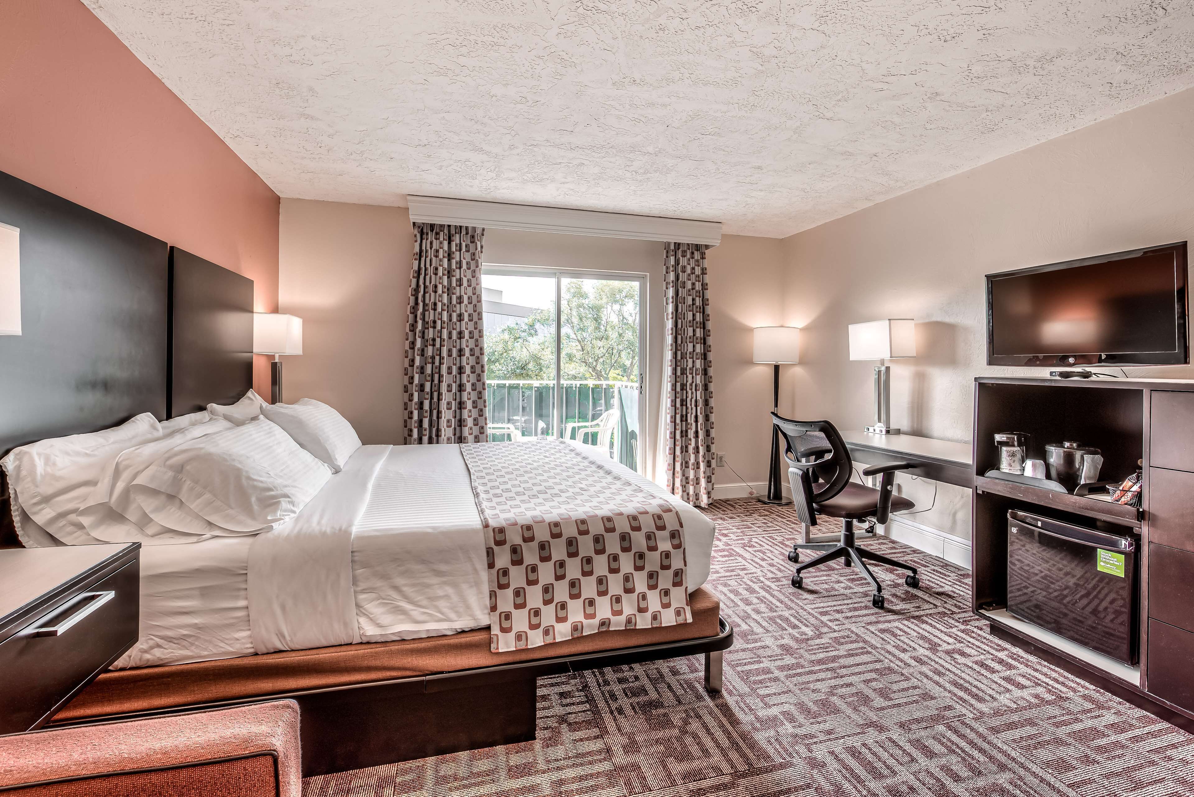 Inn of Naples, Tapestry Collection by Hilton Inn of Naples, Tapestry Collection by Hilton