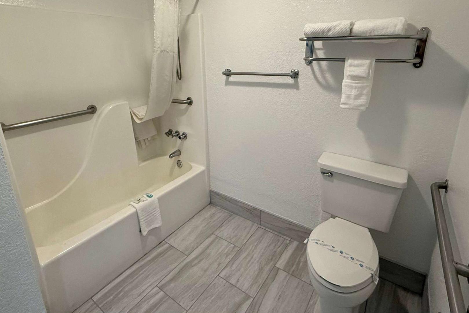 Quality Inn At Eglin AFB (Air Force Base)