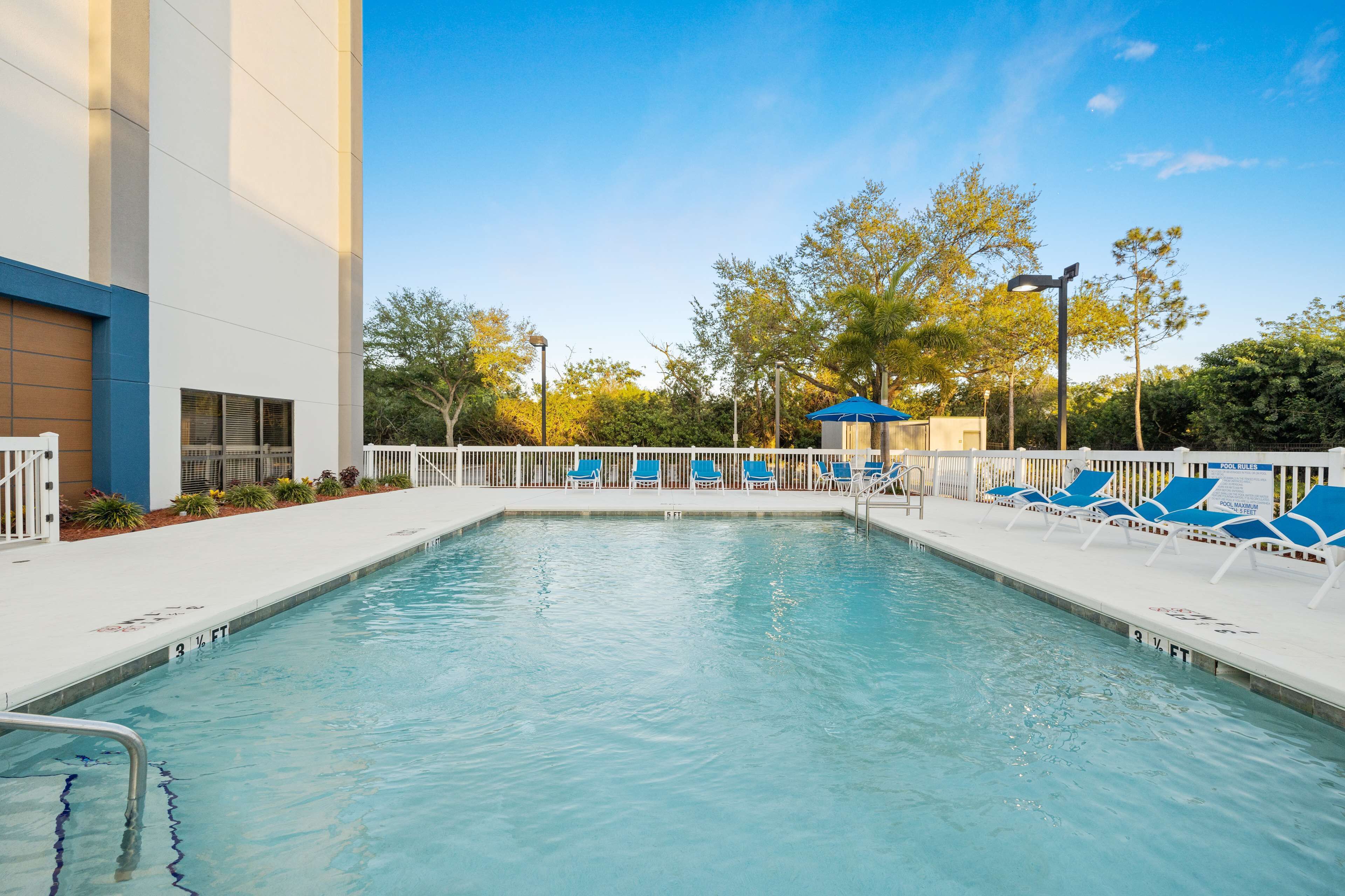 Hampton Inn Tampa-Veterans Expressway (Airport North) Hampton Inn Tampa-Veterans Expressway (Airport North)